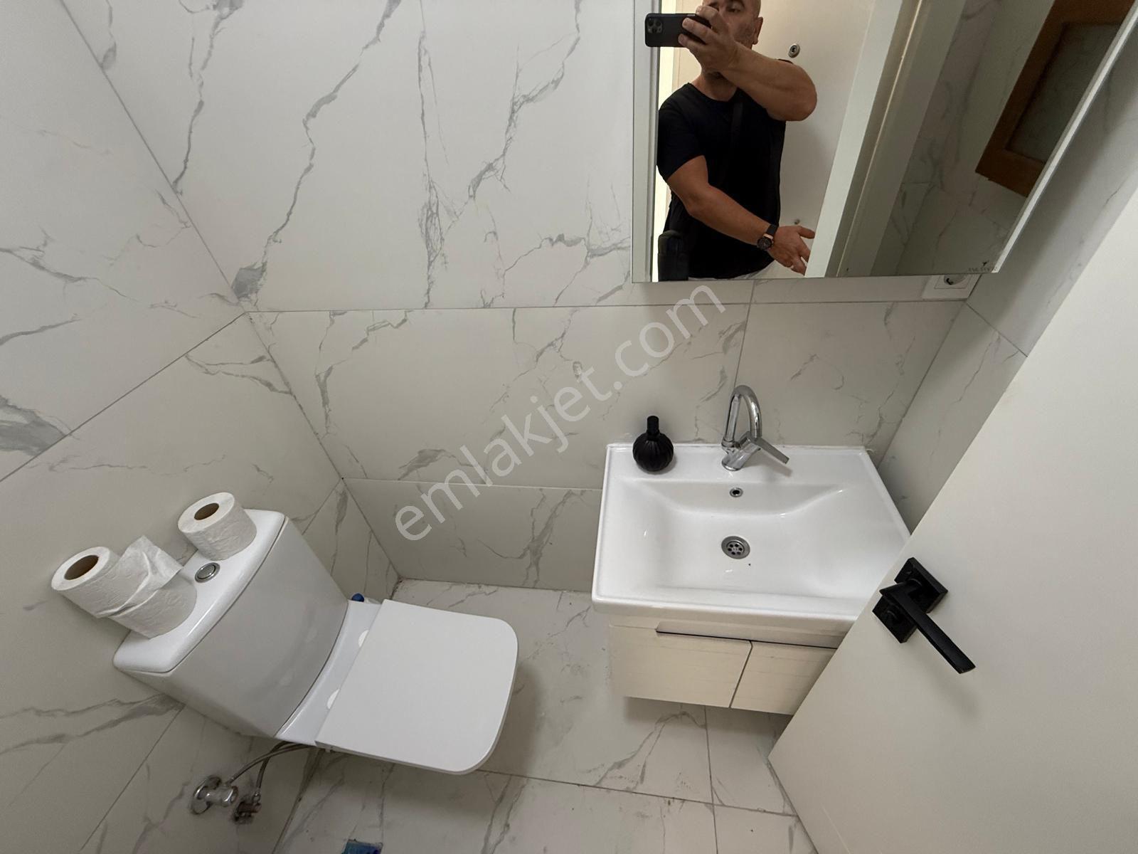 Kuşadası Kadınlar Denizi Plaja Yakın Eşyalı Yapılı Bahçeli 3+1 Havuzlu Site Satılık Villa - Görsel 18
