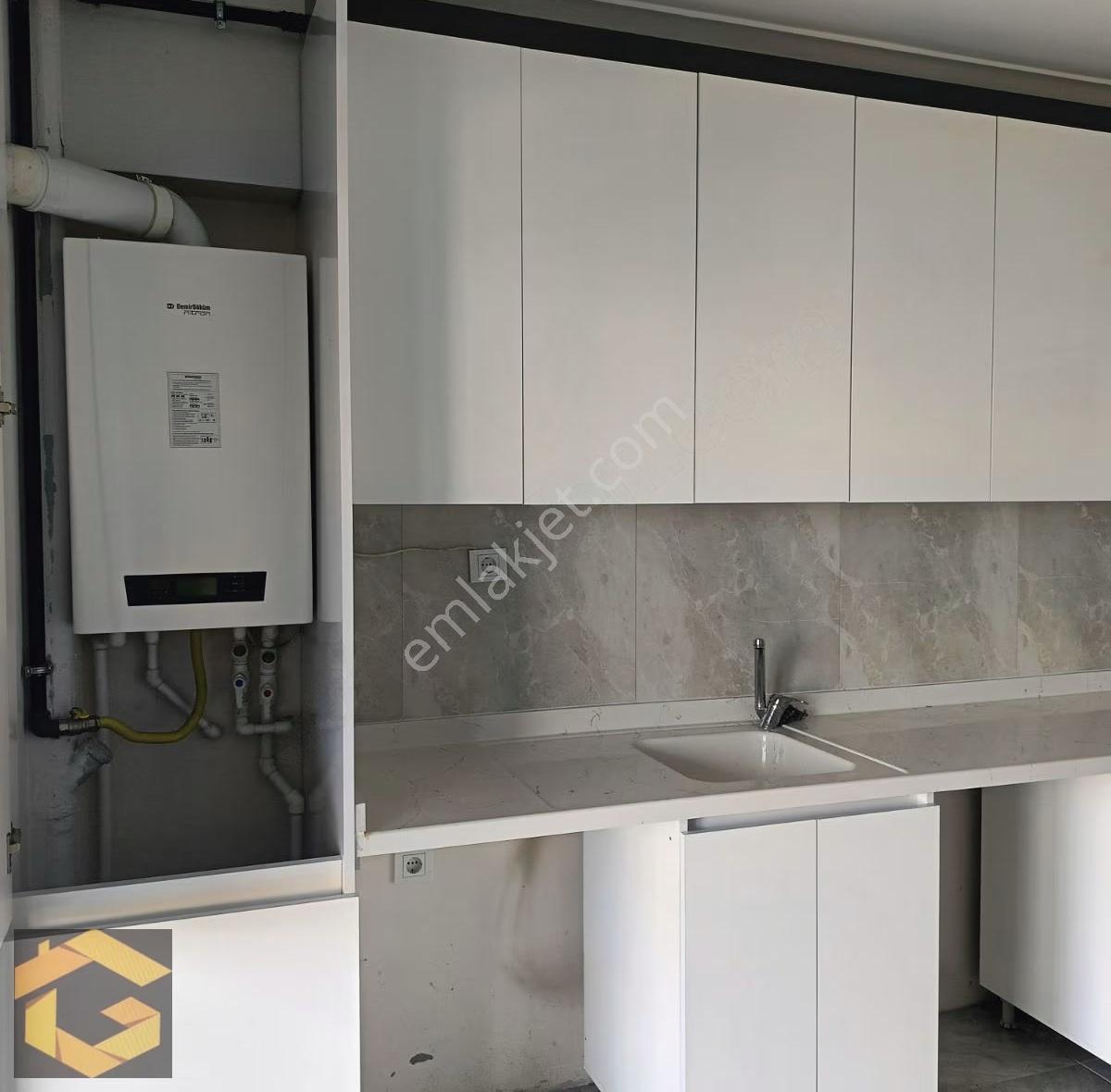 Ulubey'de Full Yapılı Cadde Üzeri Kiralık 3+1 Site Dairesi - Görsel 11