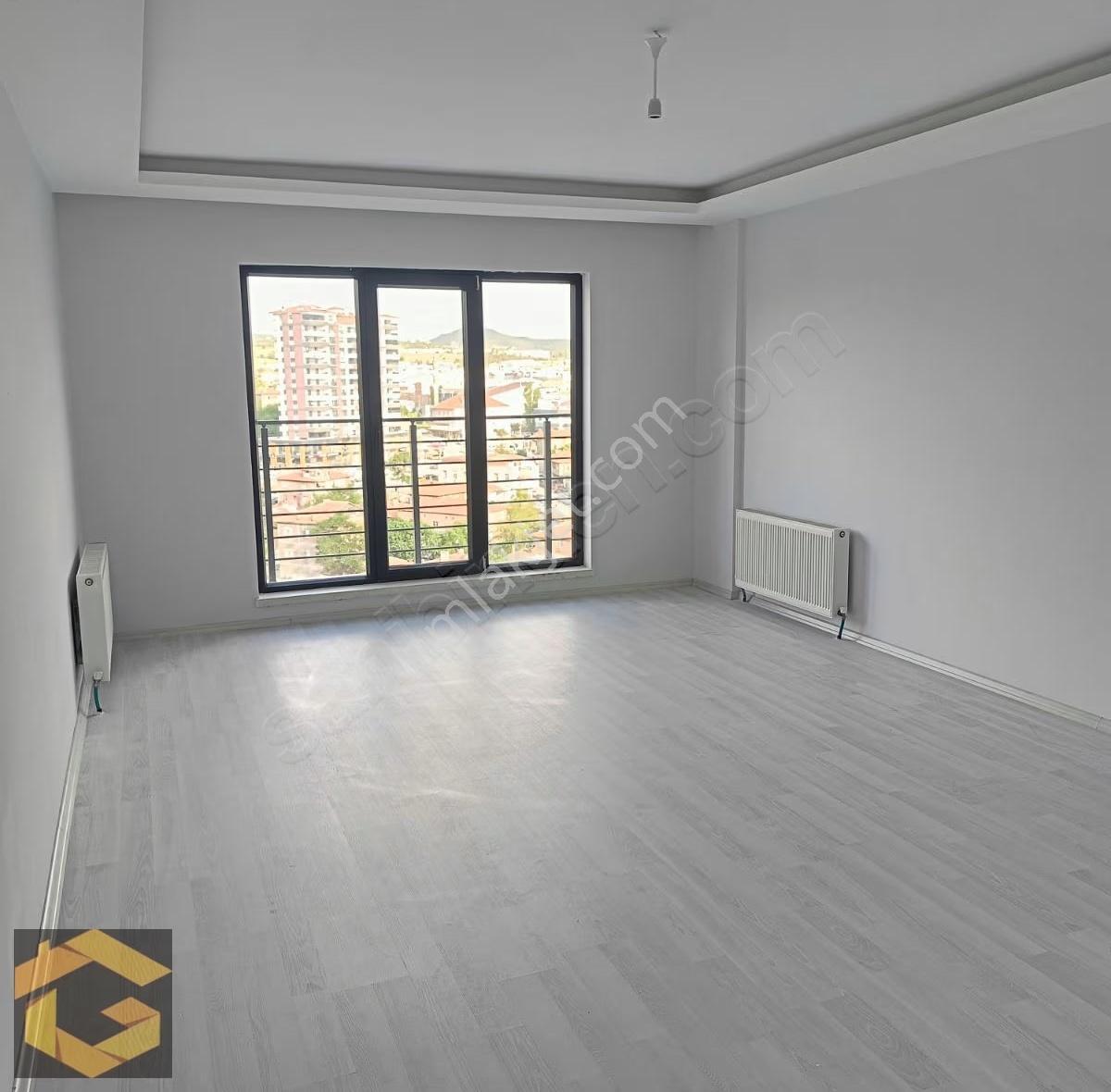 Ulubey'de Full Yapılı Cadde Üzeri Kiralık 3+1 Site Dairesi - Görsel 14