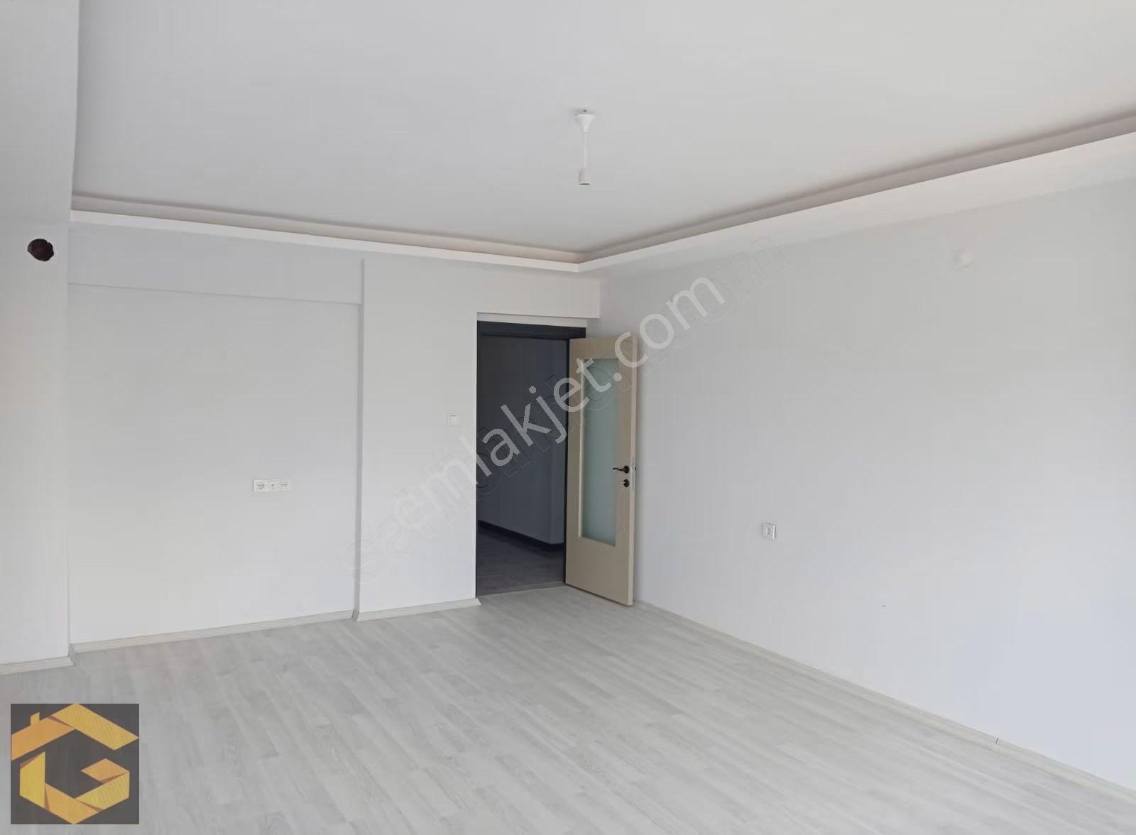 Ulubey'de Full Yapılı Cadde Üzeri Kiralık 3+1 Site Dairesi - Görsel 4