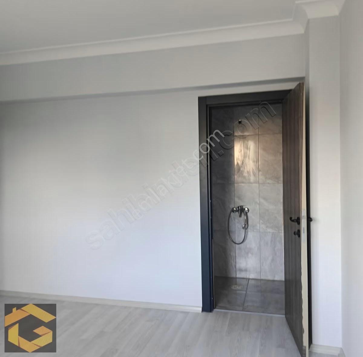 Ulubey'de Full Yapılı Cadde Üzeri Kiralık 3+1 Site Dairesi - Görsel 16