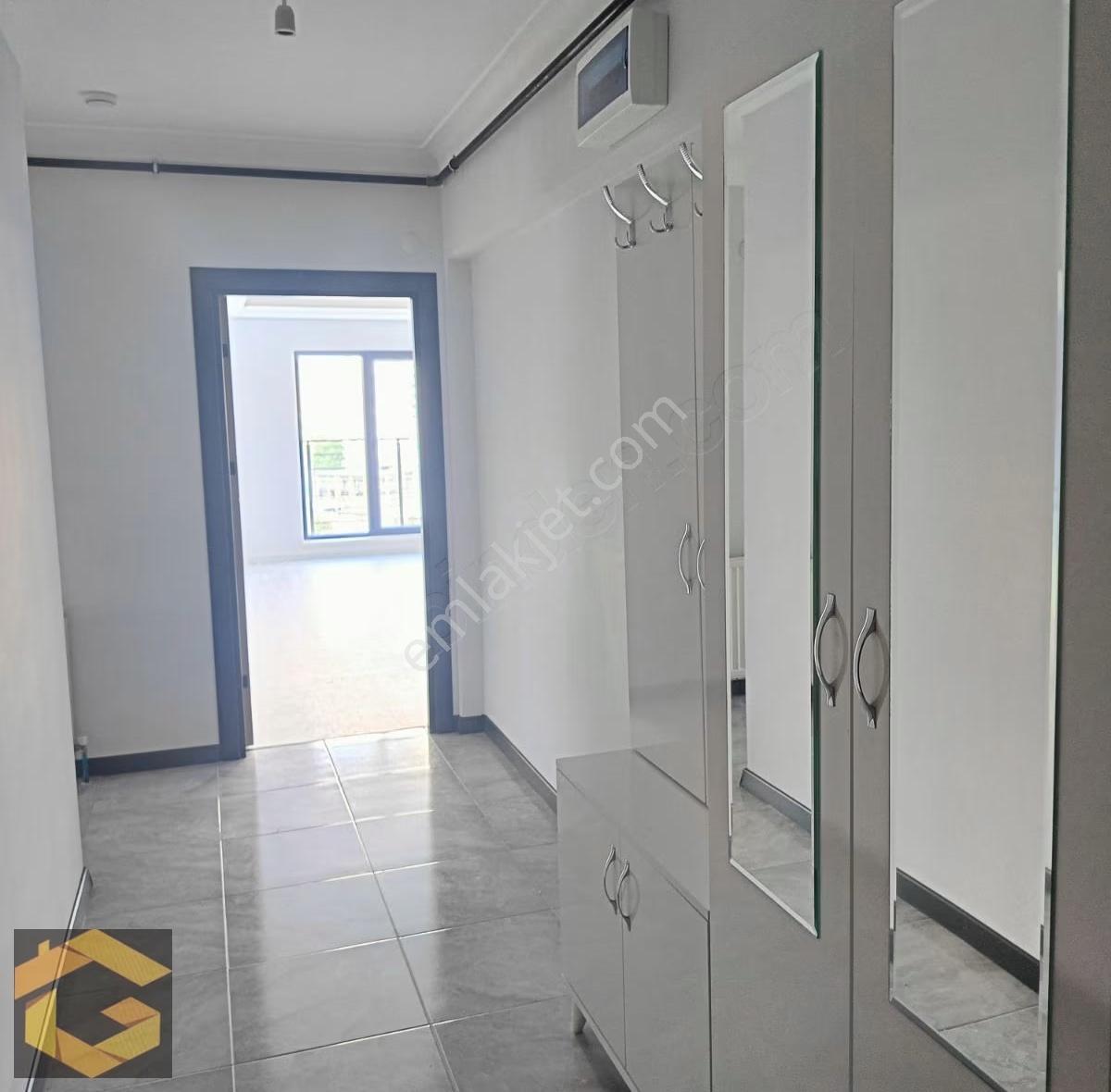 Ulubey'de Full Yapılı Cadde Üzeri Kiralık 3+1 Site Dairesi - Görsel 5