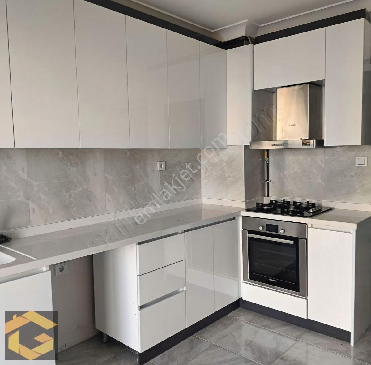 Ulubey'de Full Yapılı Cadde Üzeri Kiralık 3+1 Site Dairesi - Görsel 13