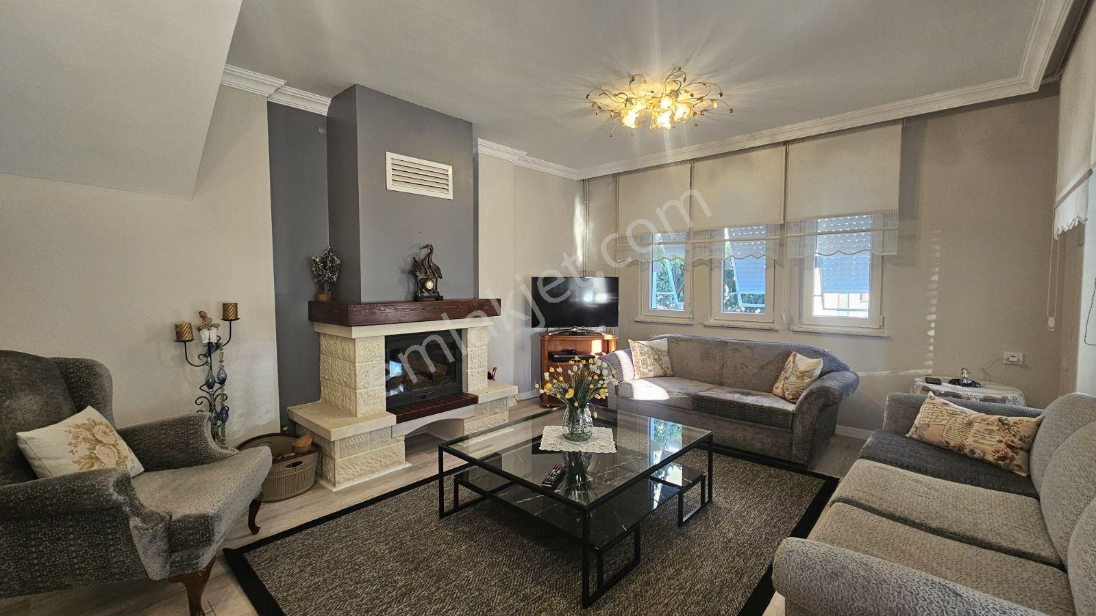 Balo Gayrimenkul'den Havuzlu Sitede Kiralık Villa - Görsel 13