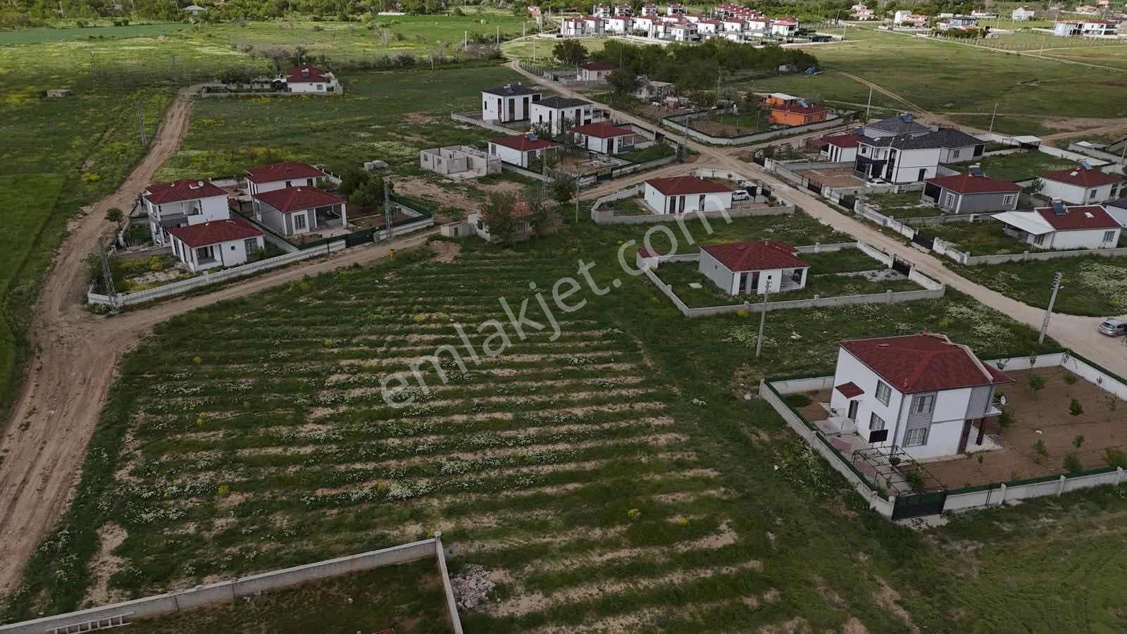 Emin Emlak Bor Kemerhisar Çayır'da 520m2 Altyapılı Satılık Arsa