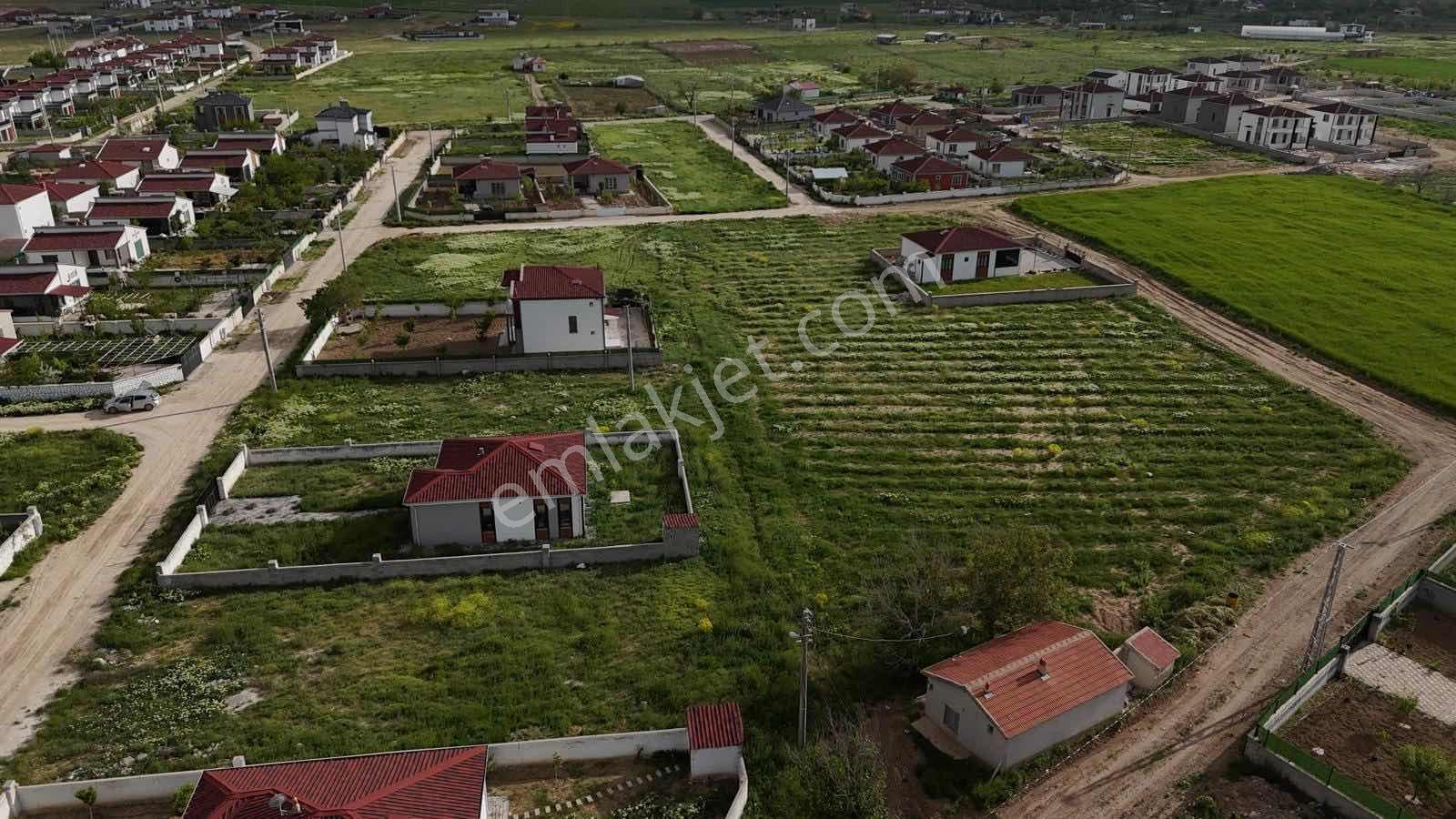 Bor Kemerhisar Çayır'da 570 M2 Altyapılı Satılık Arss