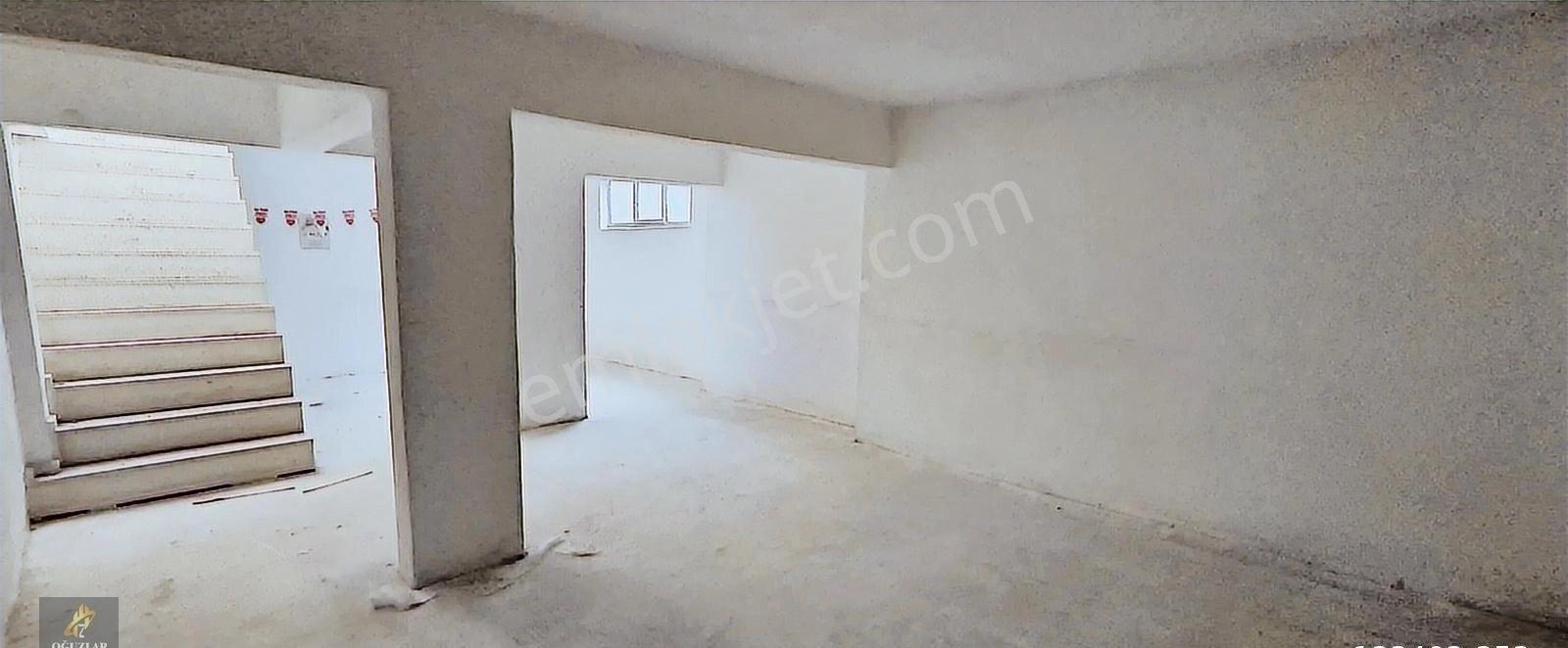 Cadde Üstü İşlek Noktada 300m2 Satılık Depolu Köşebaşı Dükkan - Görsel 2