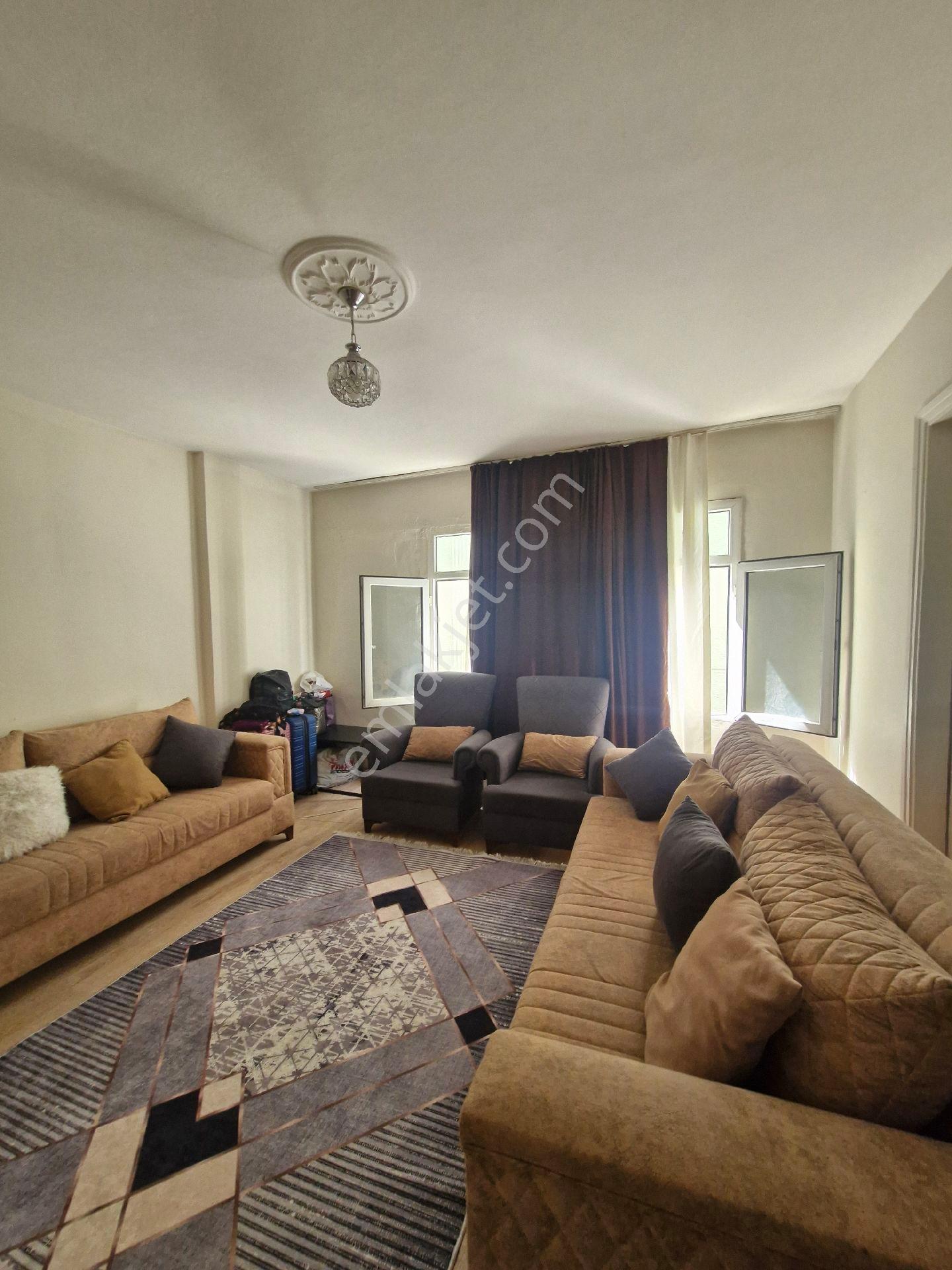 Küçükçekmece Cennet Mah. Satılık Yatırımlık 80 M2 2+1 Arakat