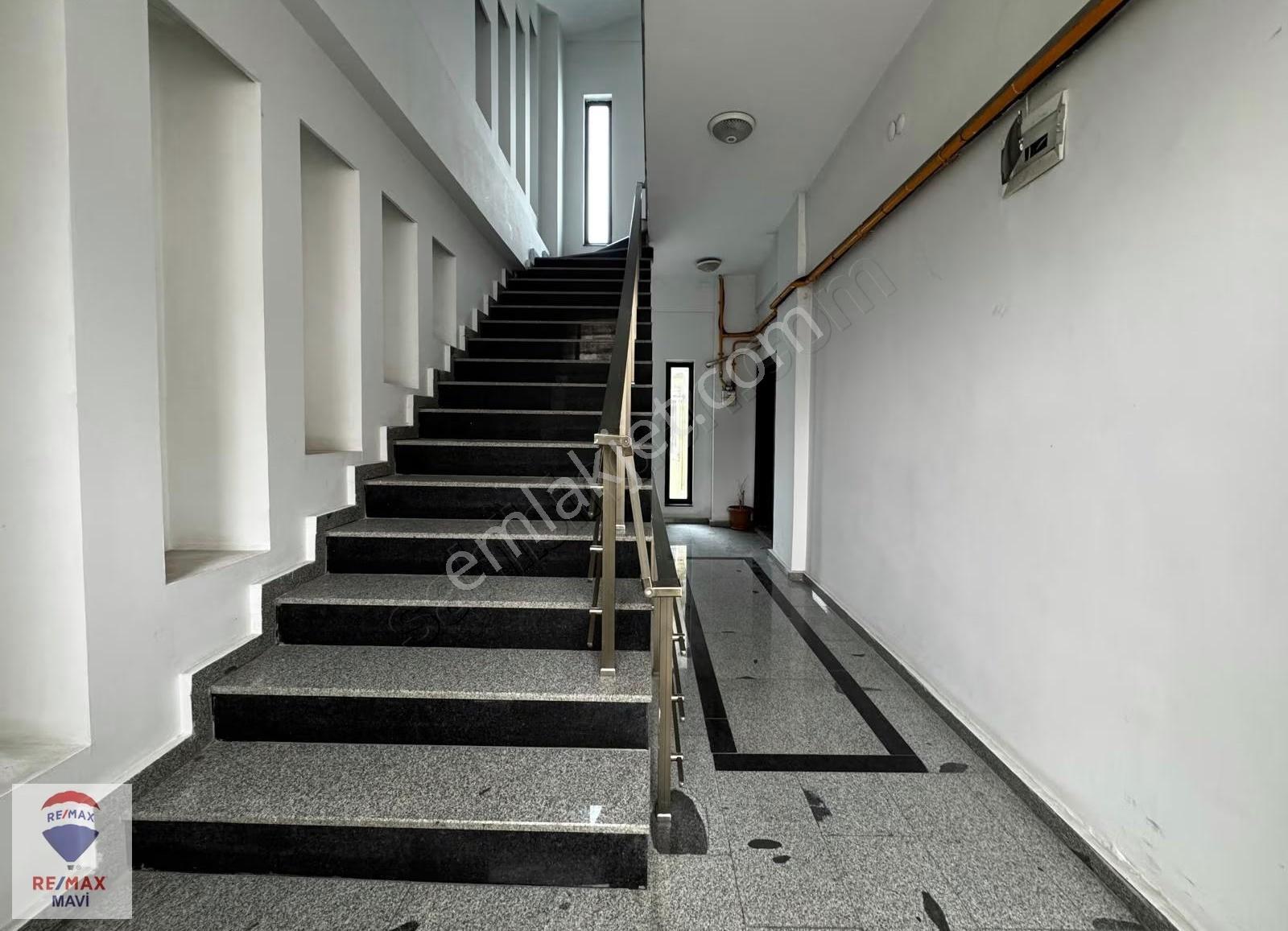 Çarşı Merkez'de Kurumsal Kiracılı 670 M² Komple Satılık Bina