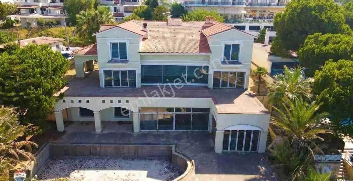 Kuşadası Denize Sıfır Satılık Malikane Özel Plajlı - Görsel 18