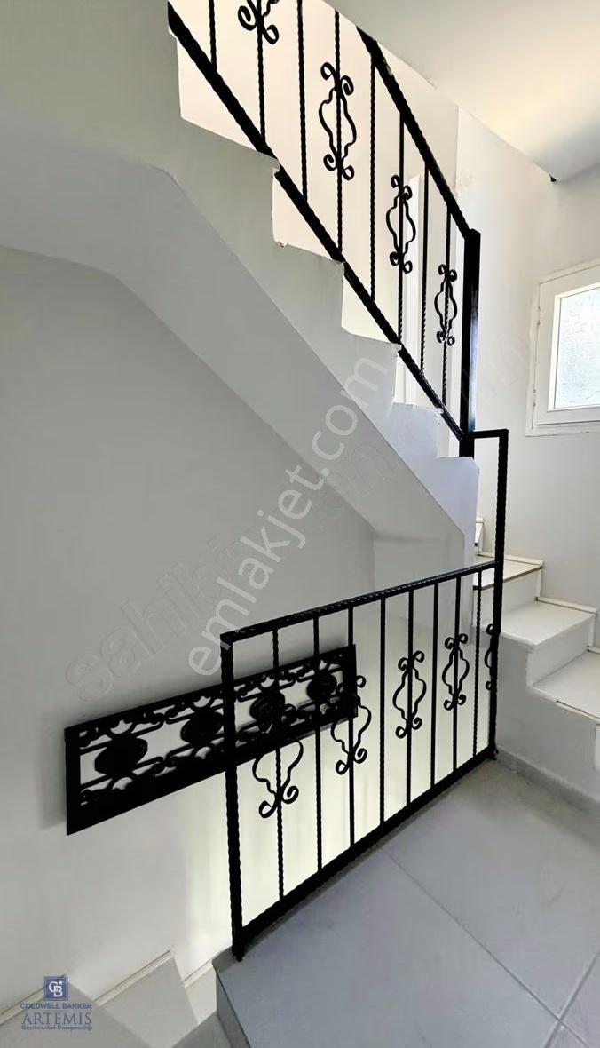 Denize Sıfır | Eşyalı | Yeni Tadilatlı | Teraslı 4+1 Villa - Görsel 15