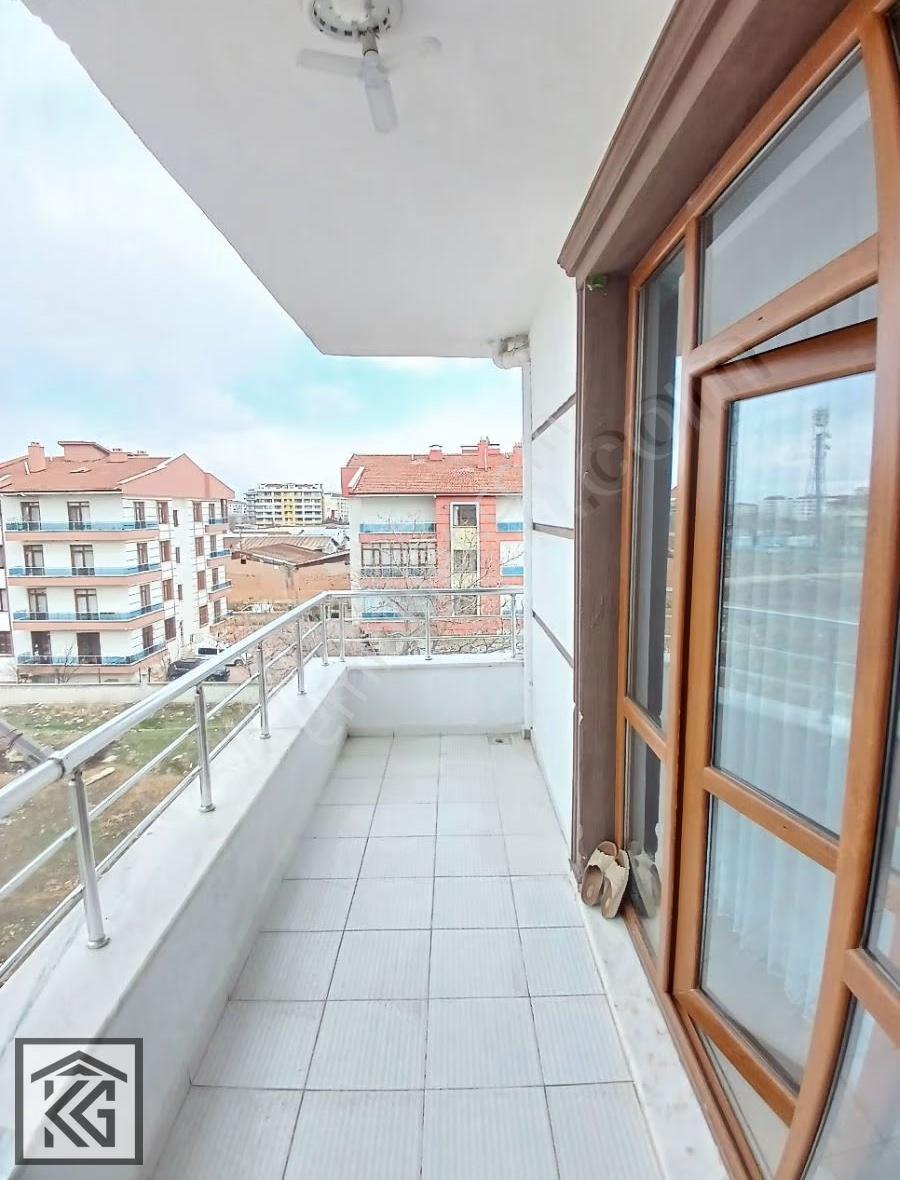 Kocalardan Kto Adliye Şehir Hastanesi Yakını Masrafsı Geniş 3+1 - Görsel 3