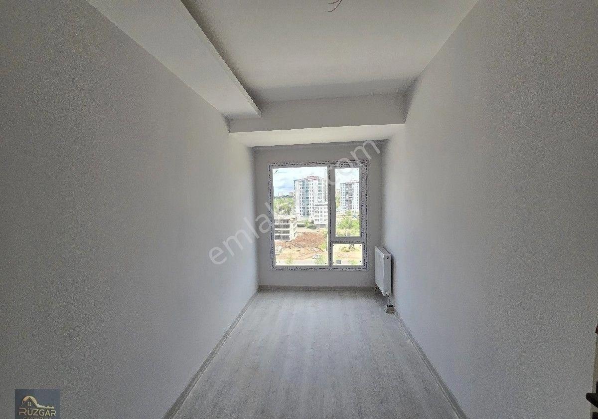 Bağcılar, Zana Düğün Salonu Cıvarı, Urfa Yolu Üzerinde 2+1 Orta Kat Kiralık Sıfır Daire - Görsel 8