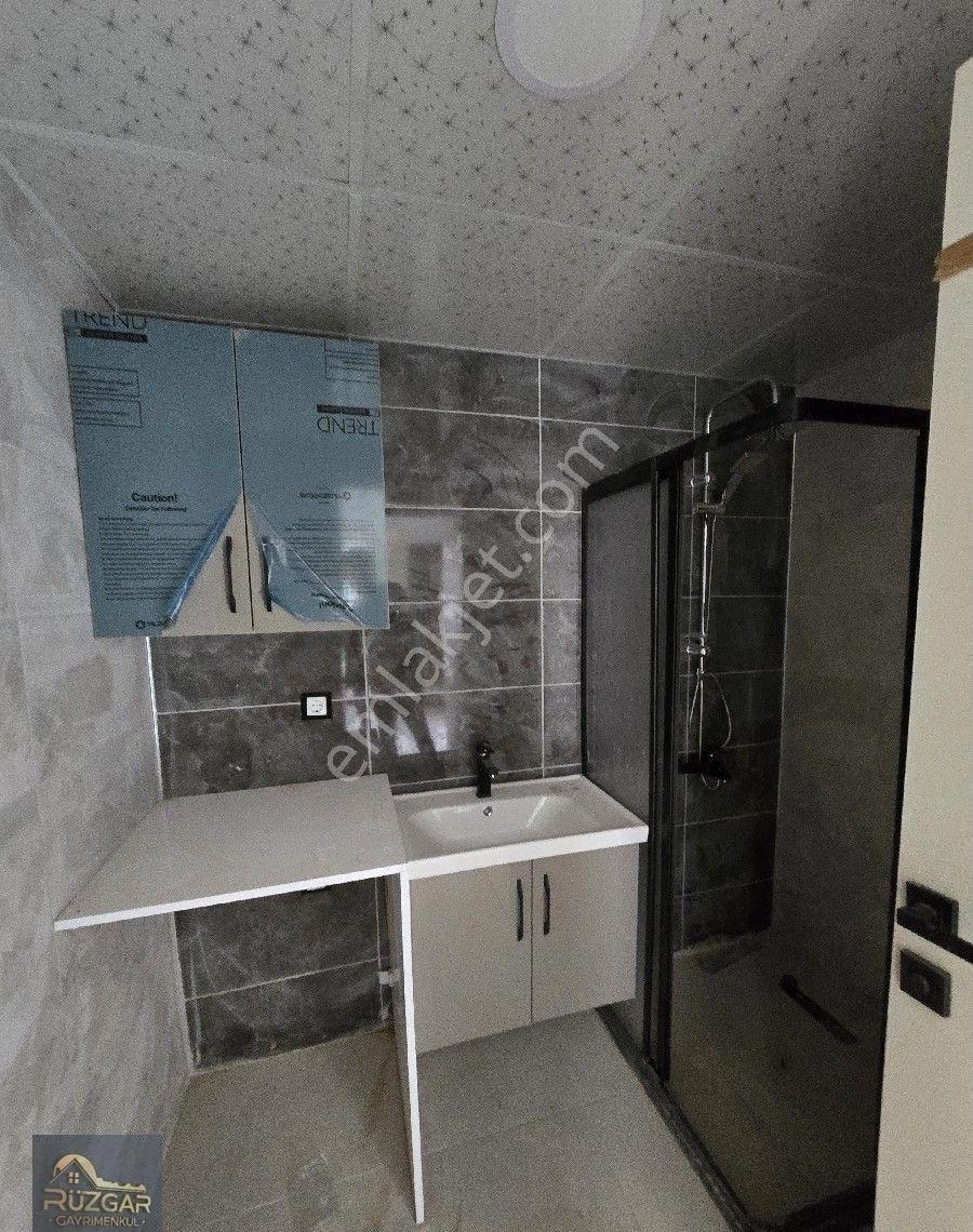 Bağcılar, Zana Düğün Salonu Cıvarı, Urfa Yolu Üzerinde 2+1 Orta Kat Kiralık Sıfır Daire - Görsel 2
