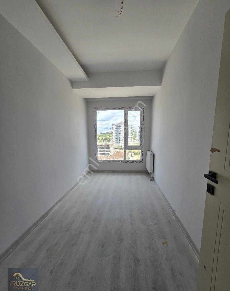 Bağcılar, Zana Düğün Salonu Cıvarı, Urfa Yolu Üzerinde 2+1 Orta Kat Kiralık Sıfır Daire - Görsel 4