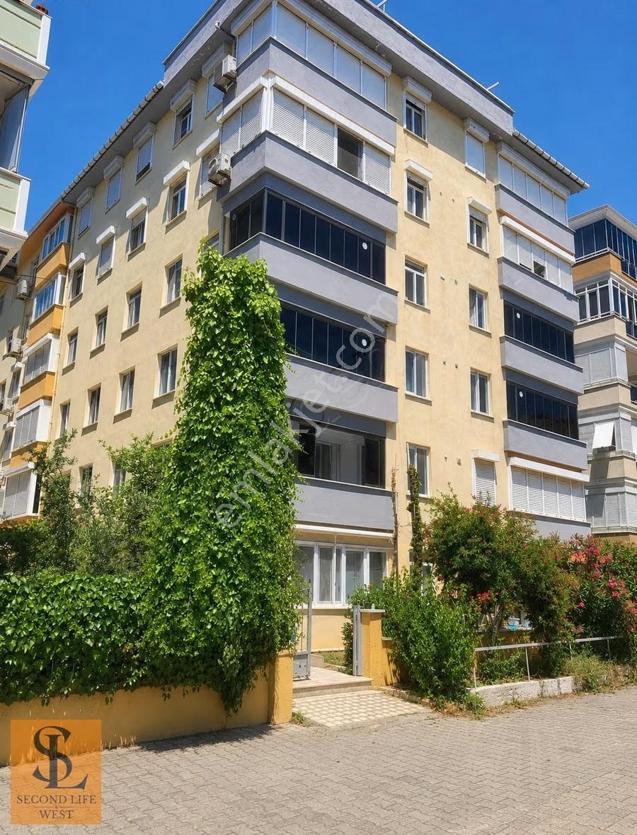 Ayvalık - Sarımsaklı Merkezi Konum Eşyalı 3+1 Kiralık Daire