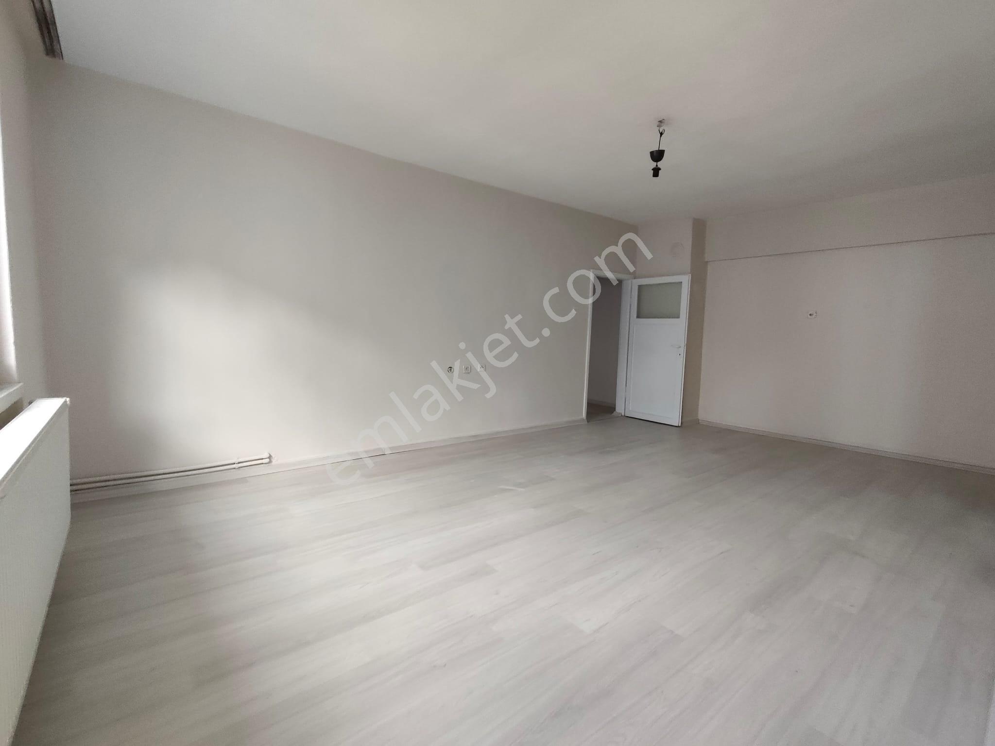 Yılmaz Gayrimenkul Den Mareşal Çakmak Mah 3+1 Katta Cadde Üzeri 17 Bin Kiralık Bekar A Uygun - Görsel 13