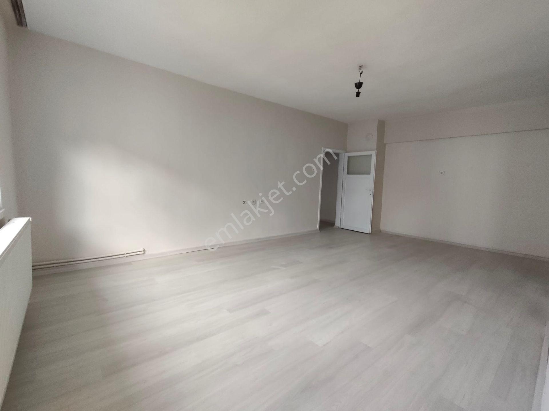 Yılmaz Gayrimenkul Den Mareşal Çakmak Mah 3+1 Katta Cadde Üzeri 17 Bin Kiralık Bekar A Uygun - Görsel 19