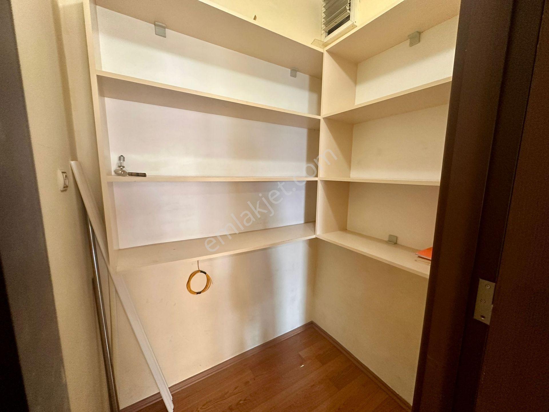 Amazon'dan Çocuk Hastanesi Civarı Site İçerisinde Kiralık 3+1 - Görsel 17