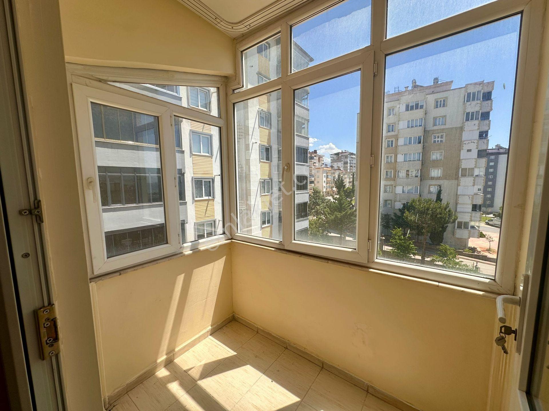 Amazon'dan Çocuk Hastanesi Civarı Site İçerisinde Kiralık 3+1 - Görsel 15