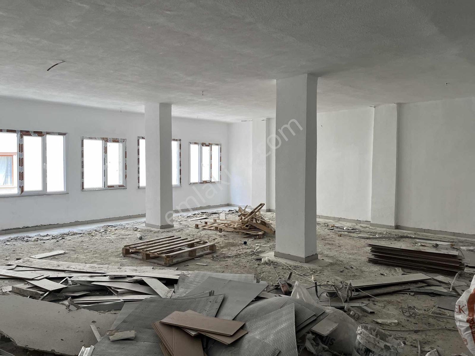Cadde 3 Katlı 1000 M2 Katlı Dükkan - Görsel 14