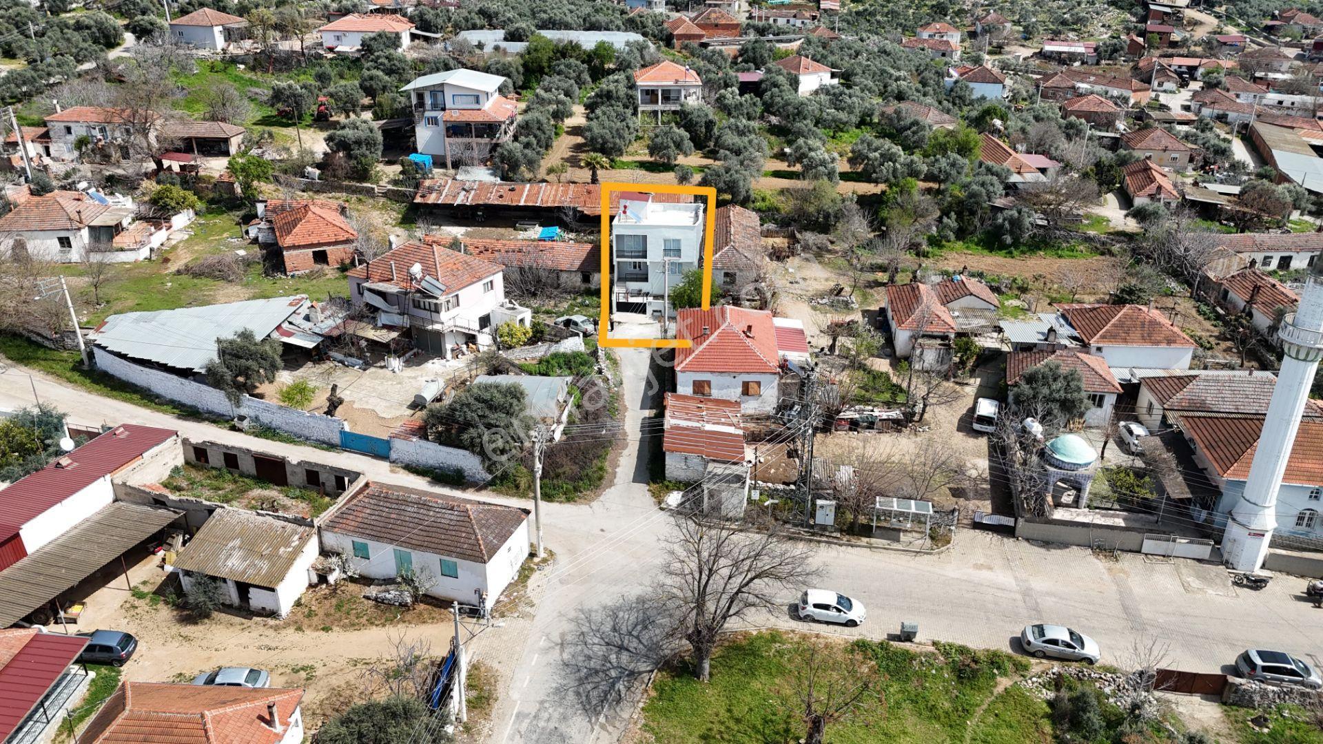 Çakaltepede Tekmüstakil Tapulu 3+1ev Bahçe Teras Menderes İzmir