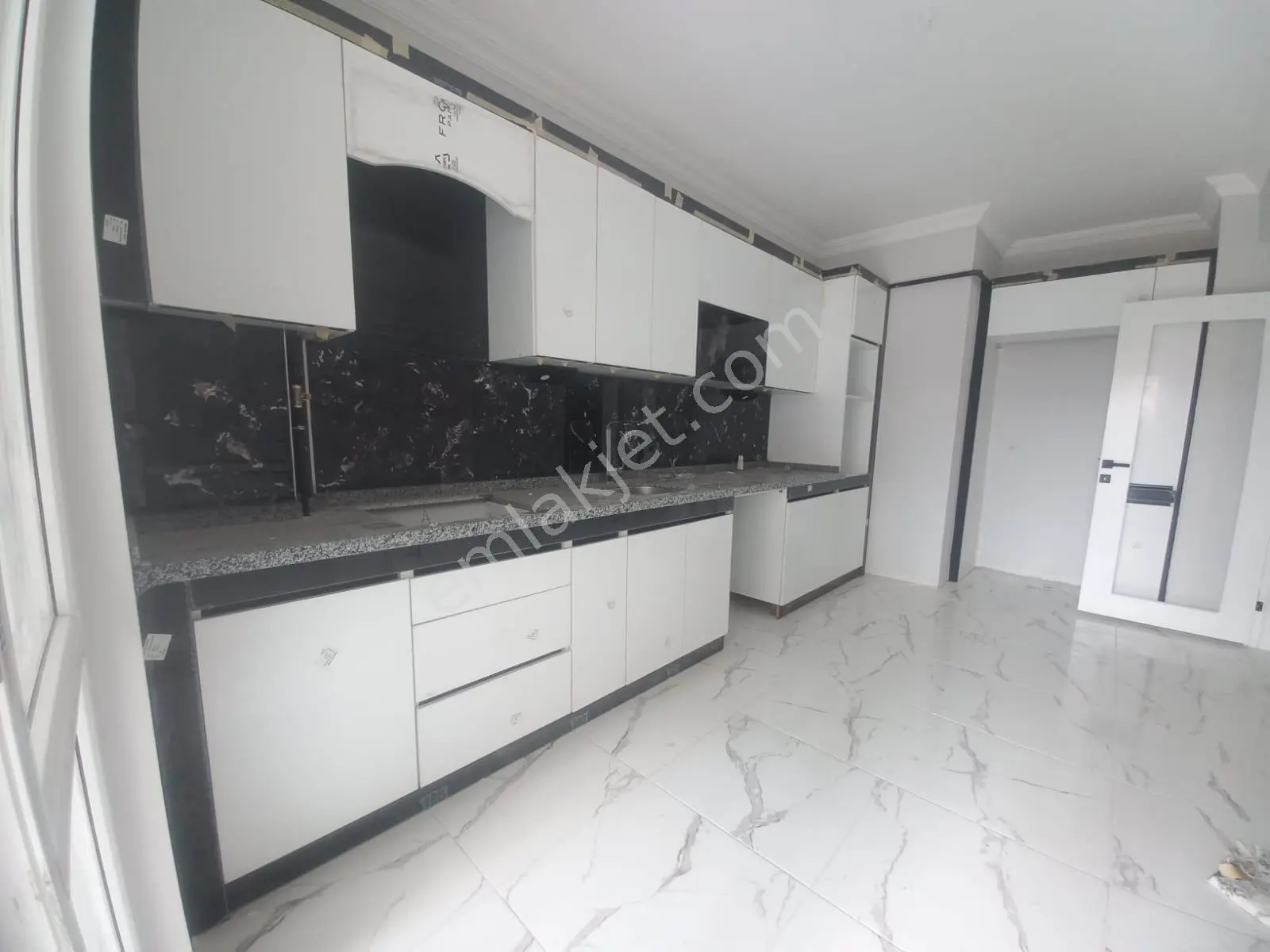 Emrah Çiftci'den Selçuklu Kosova Mah.sancak İtfaiye Civarı Satılık 3+1 Sıfır Lüks Daire