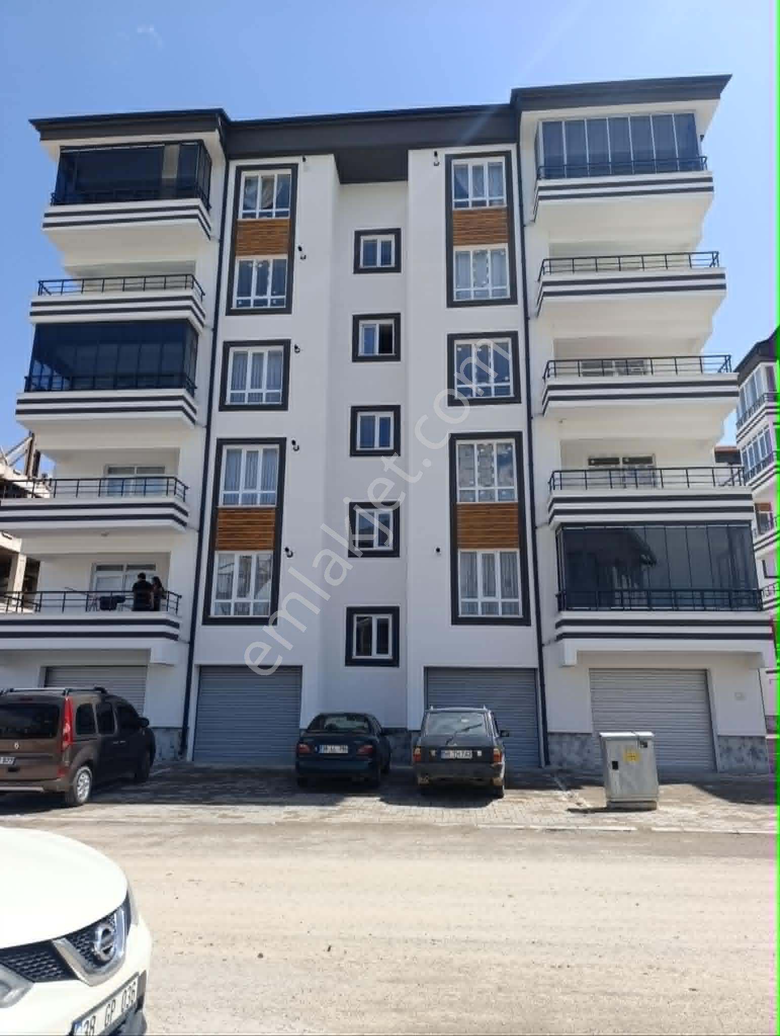 Şarkışla Hsk Rönesans Emlaktan Satılık Kuzey Sitesinde 3+1 Garajlı Sıfır Daire