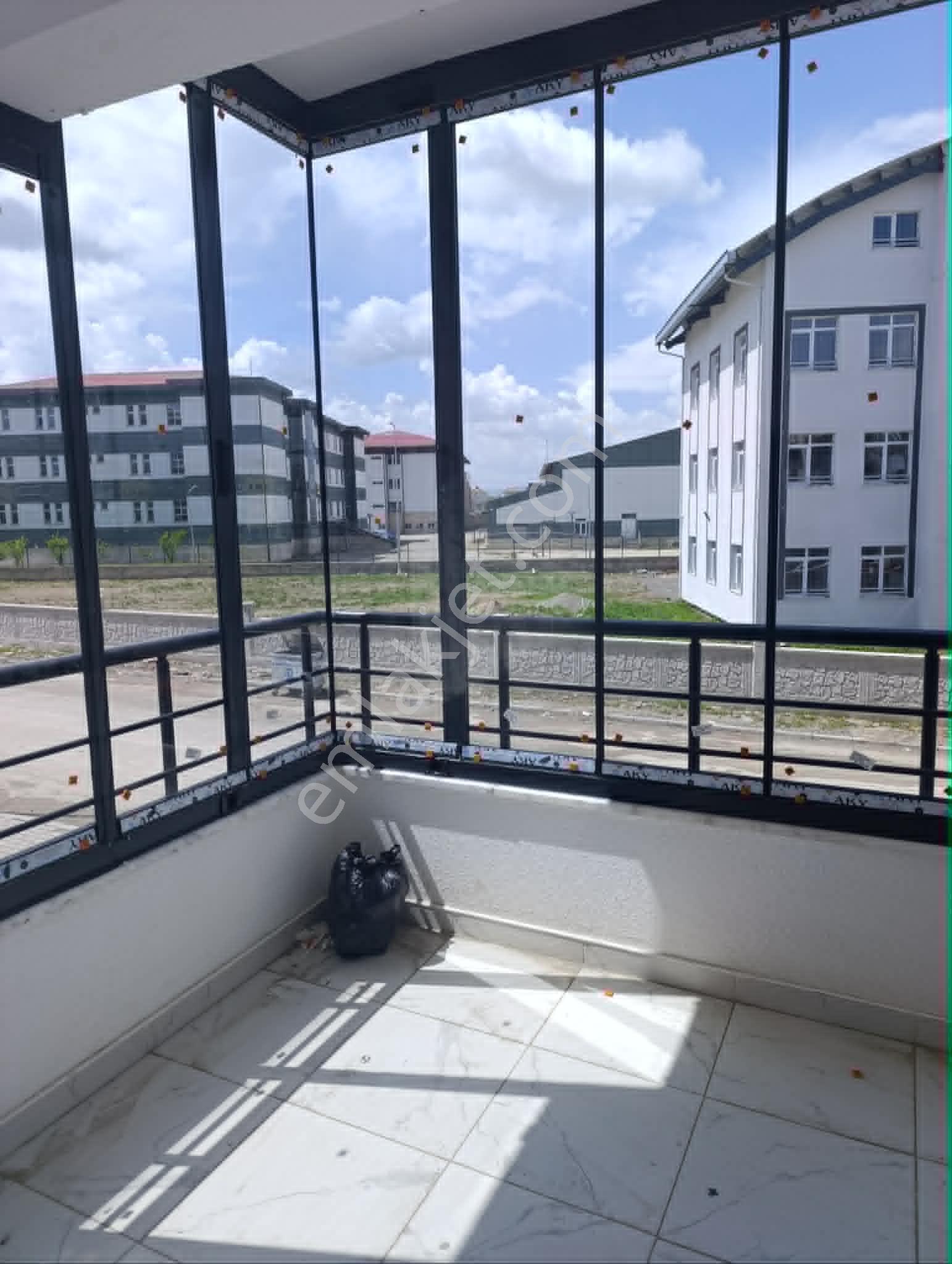 Şarkışla Hsk Rönesans Emlaktan Satılık Kuzey Sitesinde 3+1 Garajlı Sıfır Daire - Görsel 16