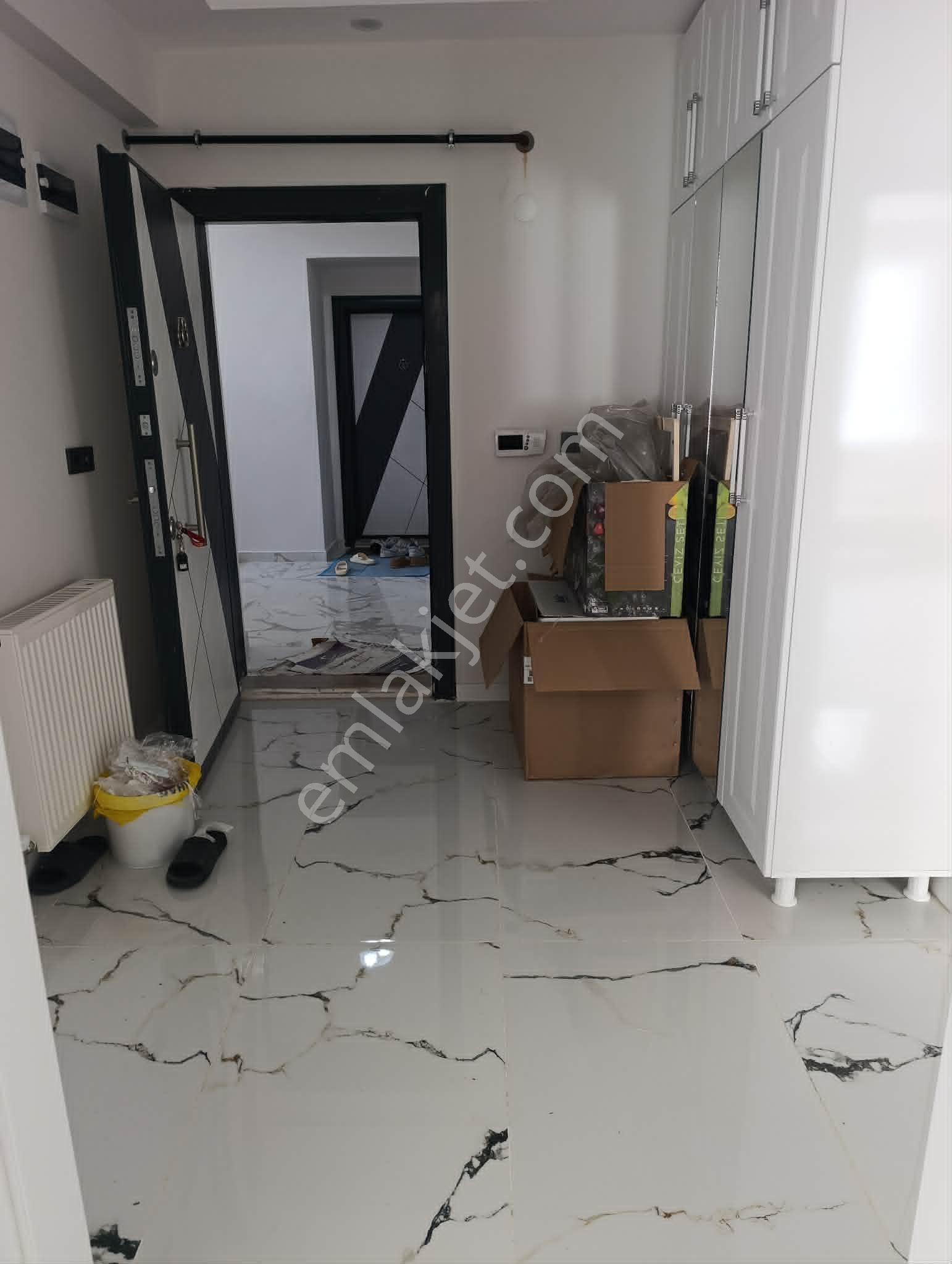 Şarkışla Hsk Rönesans Emlaktan Satılık Kuzey Sitesinde 3+1 Garajlı Sıfır Daire - Görsel 4