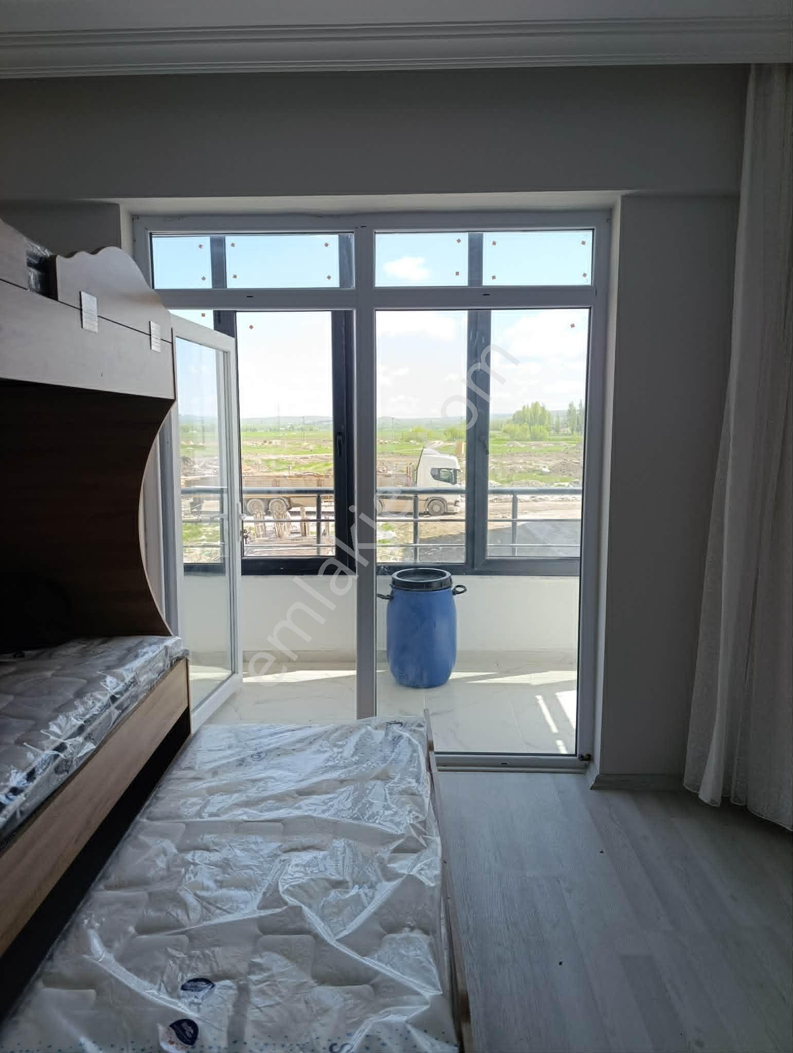 Şarkışla Hsk Rönesans Emlaktan Satılık Kuzey Sitesinde 3+1 Garajlı Sıfır Daire - Görsel 18