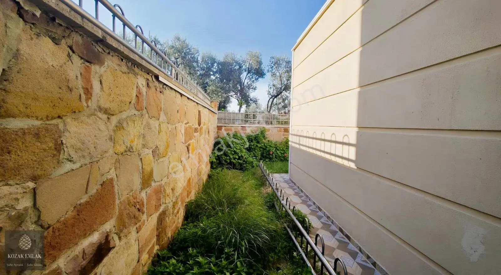 Ayvalık Sahilkent'te Deniz Manzaralı,3+1 Eşyalı Kiralık Villa - Görsel 2