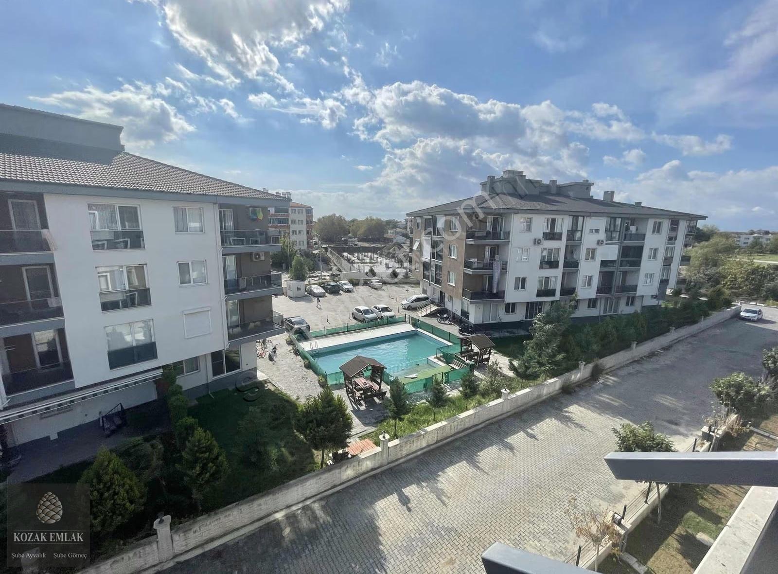 Ayvalık Altınovada Havuzlu Sitede Kiralık Eşyasız Daire - Görsel 2