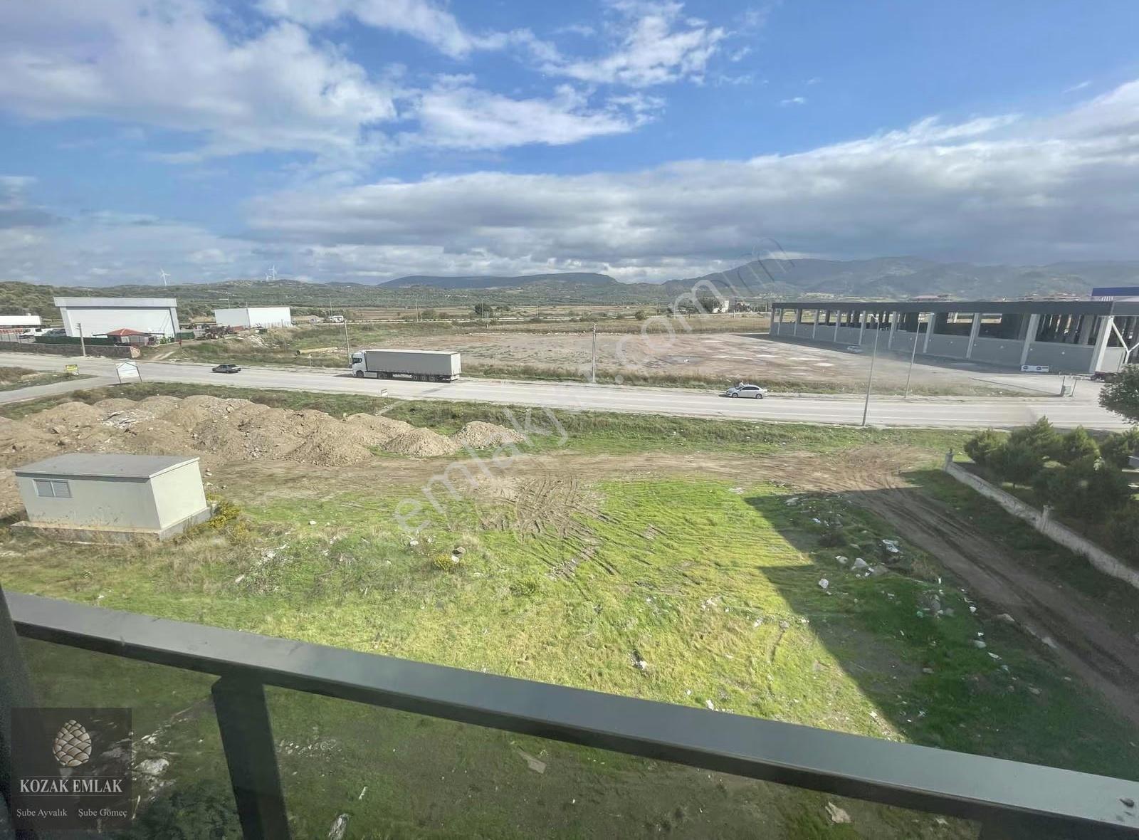 Ayvalık Altınovada Havuzlu Sitede Kiralık Eşyasız Daire - Görsel 3