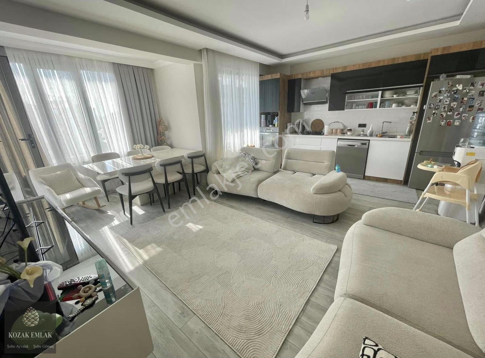 Ayvalık Altınovada Havuzlu Sitede Kiralık Eşyasız Daire