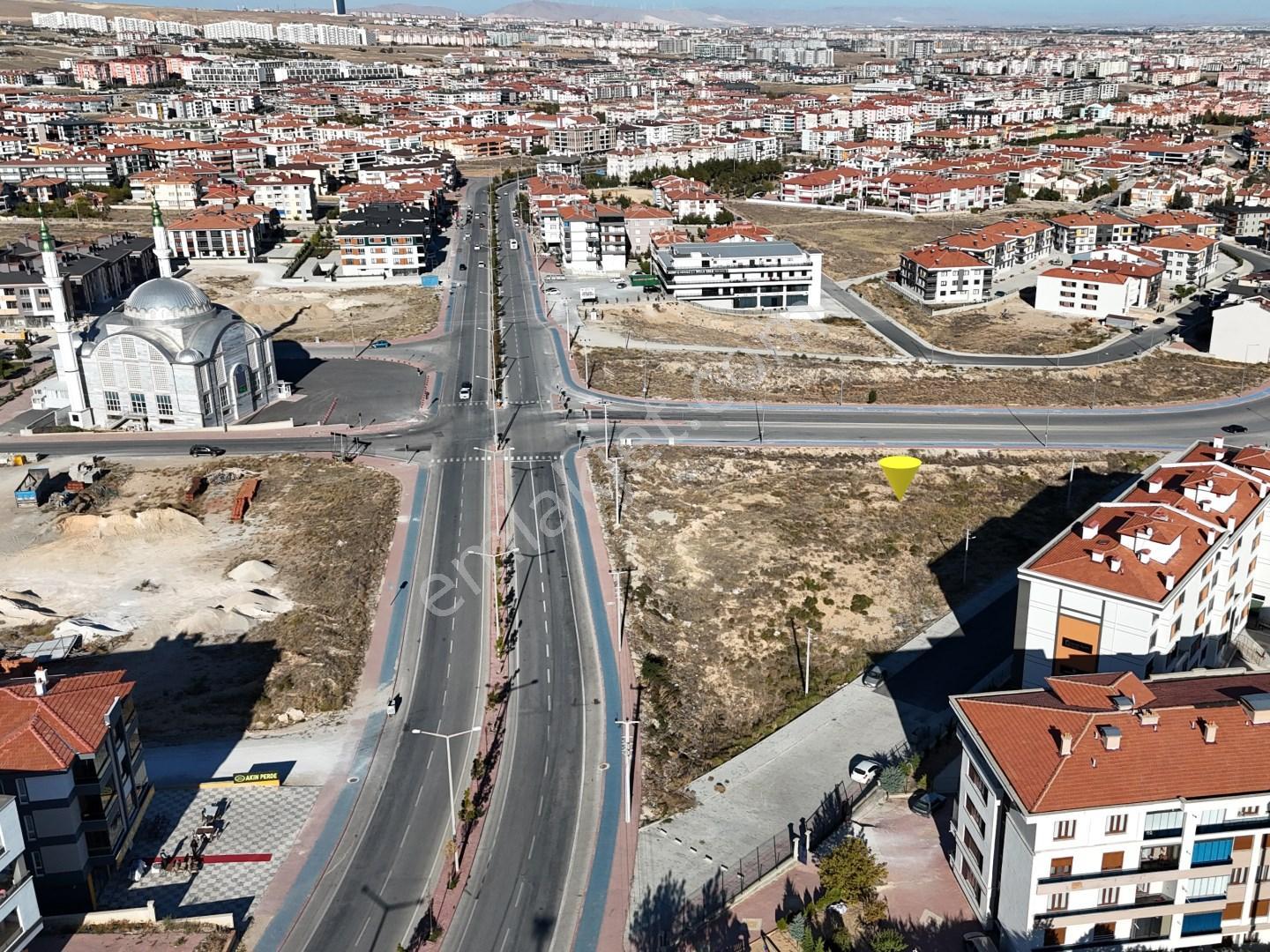 İşyapar'dan Ticari 1825 M² 2 Katlı Köşe Parsel Cadde Üzeri Arsa