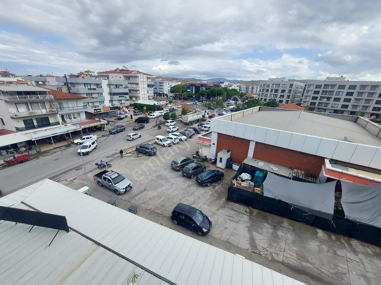 Seferihisar Camikebir Dört Yolda Eşyalı Kiralık 1+1 Daire !!! - Görsel 8