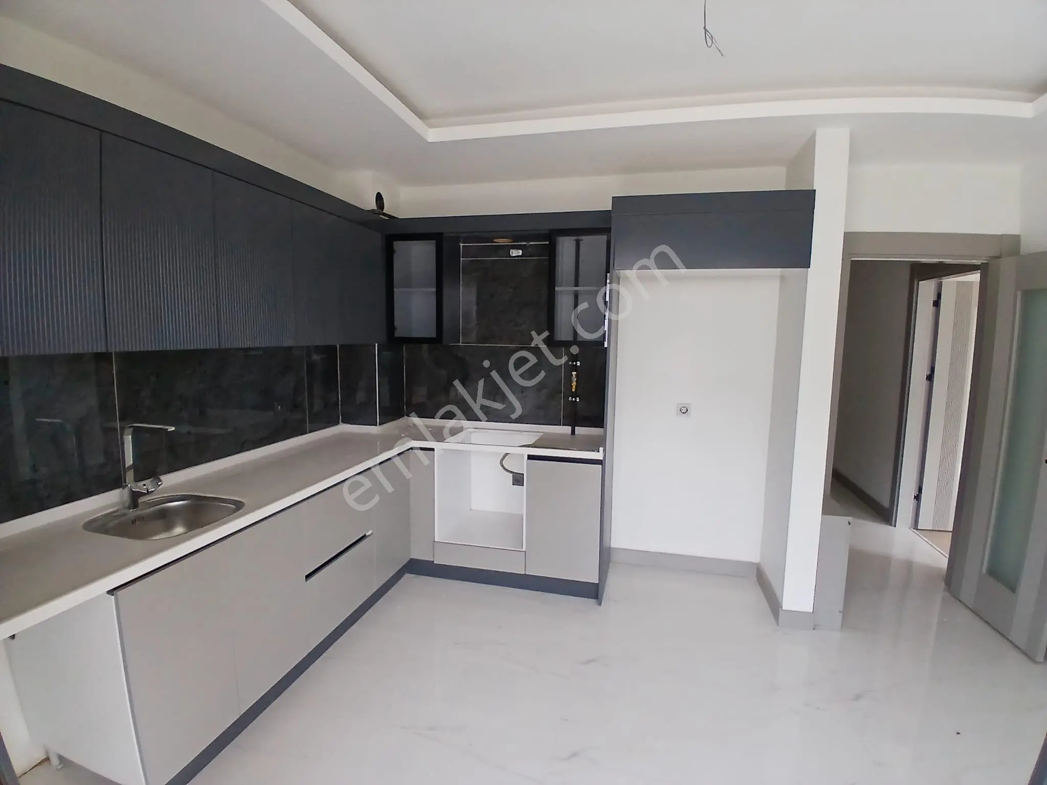 Akçay Emlak'tan Akşehir Yarenler Mahallesinde Bireysel Garajlı Satılık Sıfır 2+1 Daire