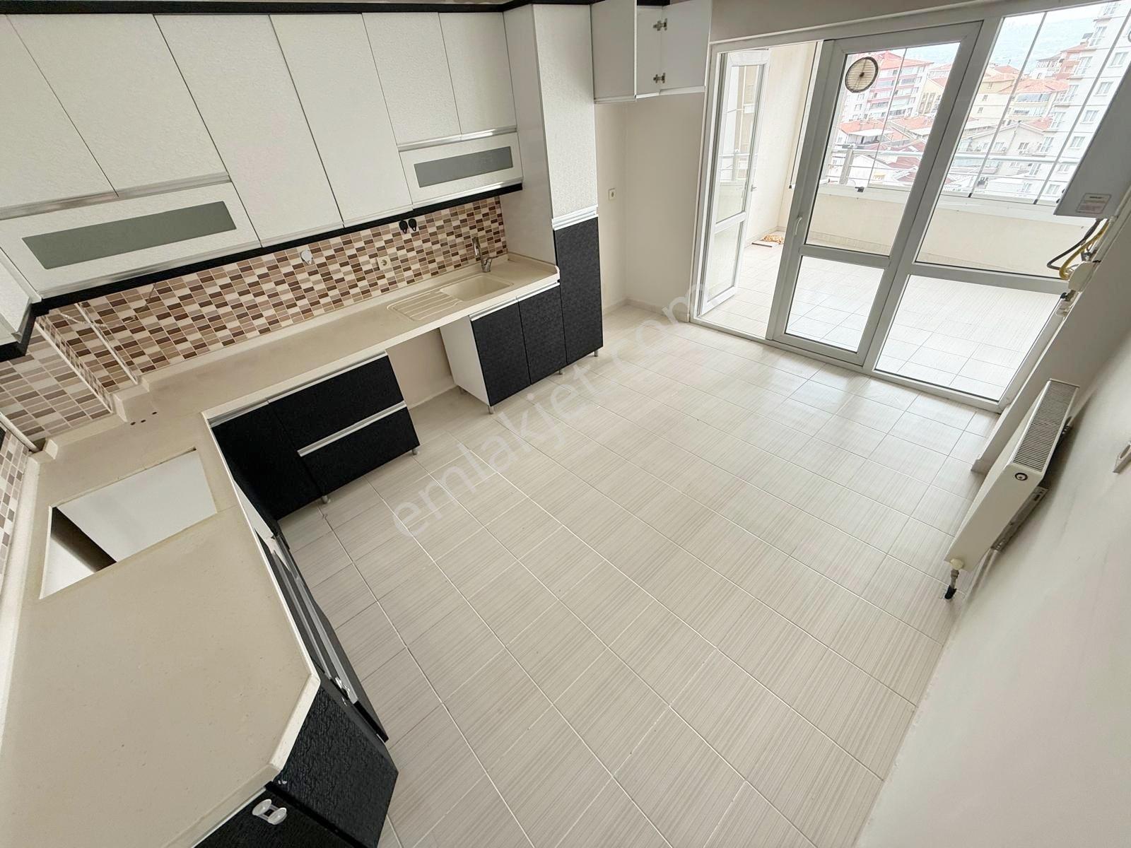 Barıştepe'de Erolkaya Cad Üzeri Krediye Uygun Sitede Yapılı 3+1 - Görsel 16