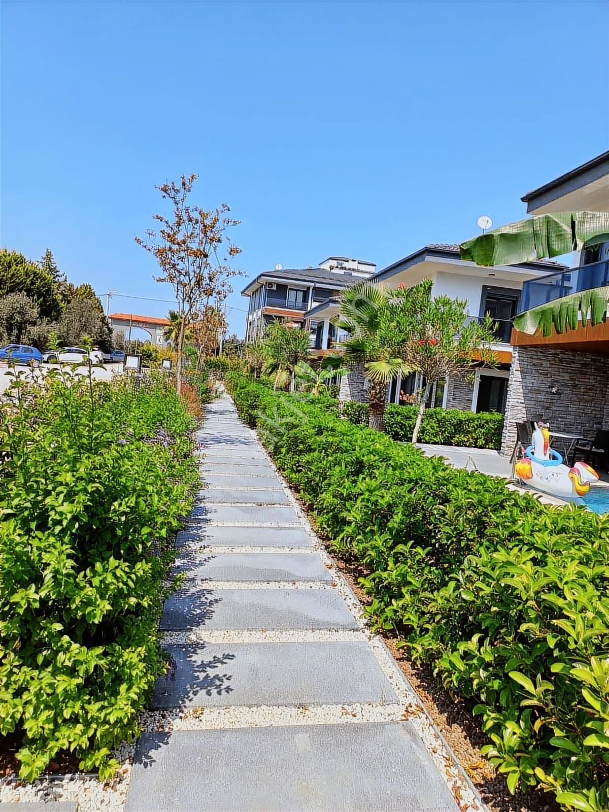 Ayvalık'ta Botanik Bahçe İçinde Yüzme Havuzlu 3+1 Satılık Villa - Görsel 14
