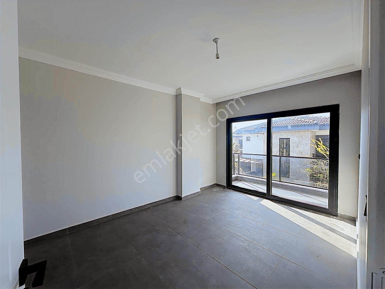 Ayvalık'ta Botanik Bahçe İçinde Yüzme Havuzlu 3+1 Satılık Villa - Görsel 28