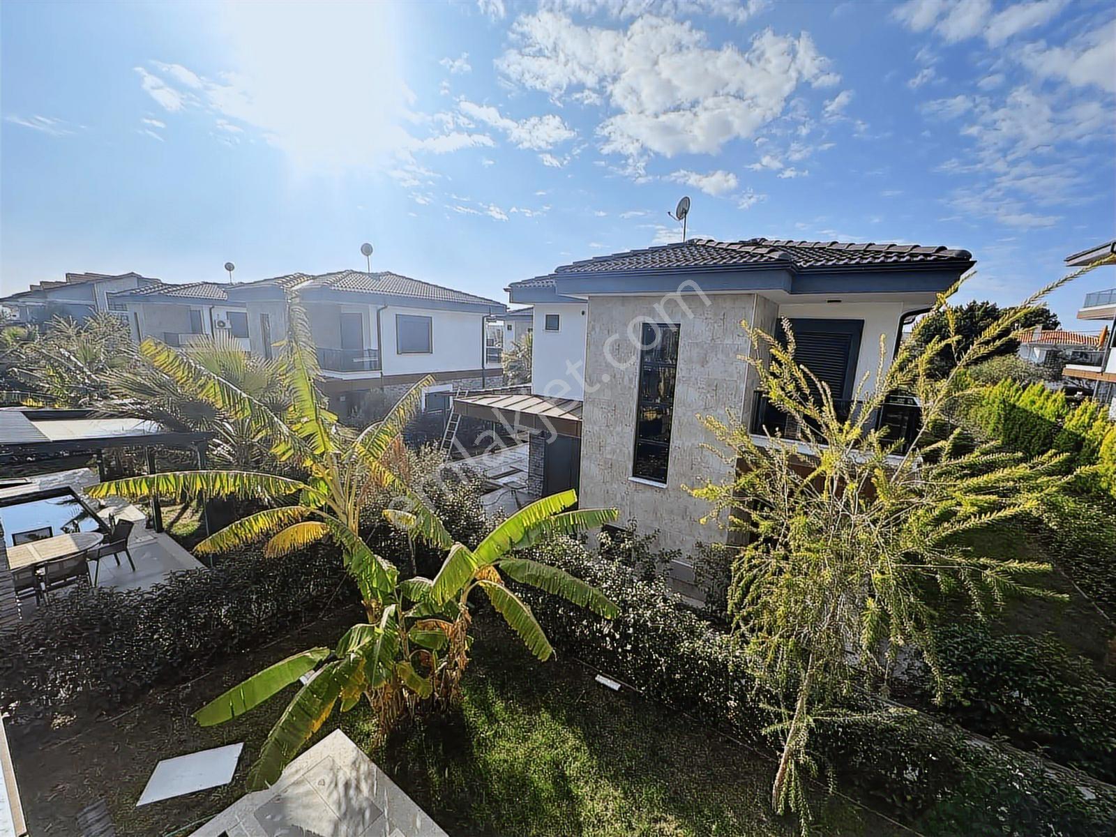 Ayvalık'ta Botanik Bahçe İçinde Yüzme Havuzlu 3+1 Satılık Villa - Görsel 26