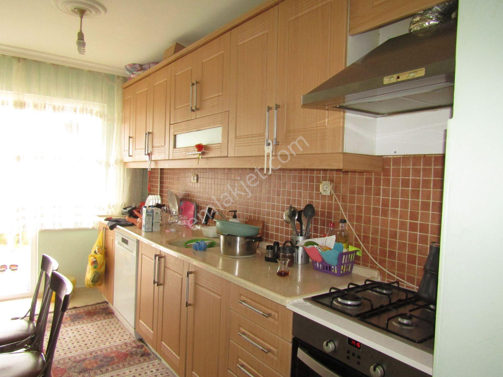 Yenimahalle Asansörlü Katmülkiyetli 17yıllık Karnur Apart Satılıkdaire 1.500bintl