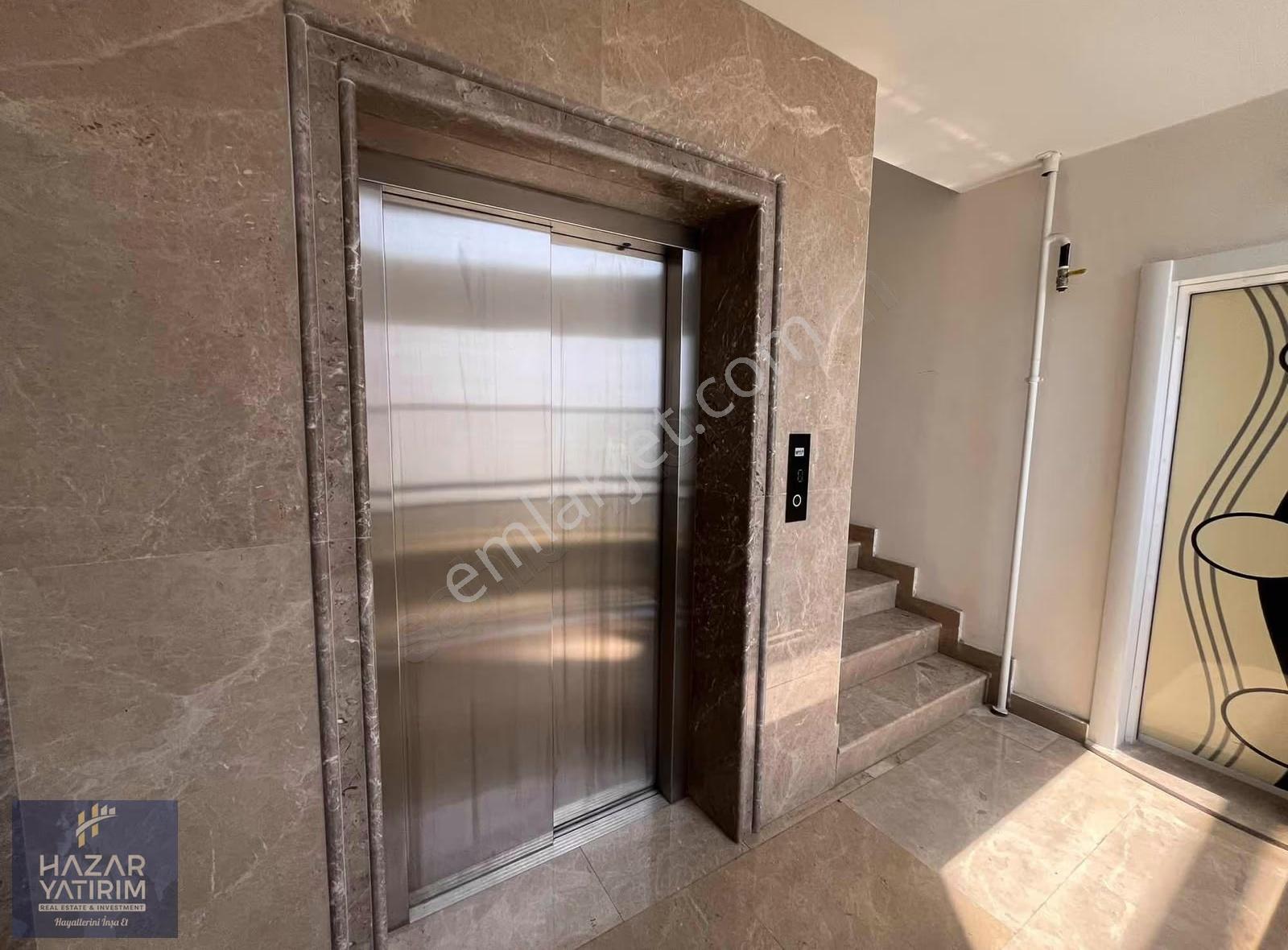 Güzeloba'da Denize Yakın | Eşyalı 2+1 | Havuzlu Sitede Kiralık - Görsel 2