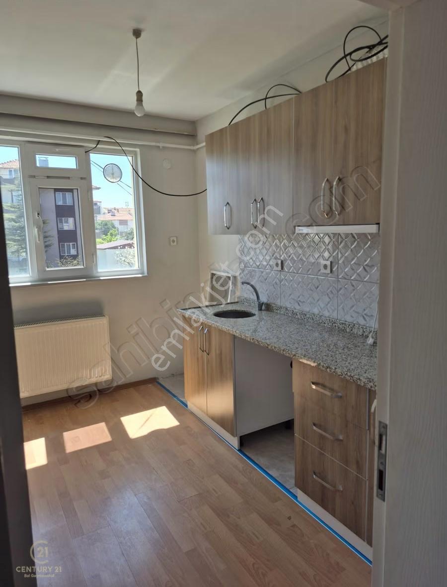 C21 Bal Altıeylül Yıldız Mahallesinde Kiralık 2+1 Merkezi Daire - Görsel 3