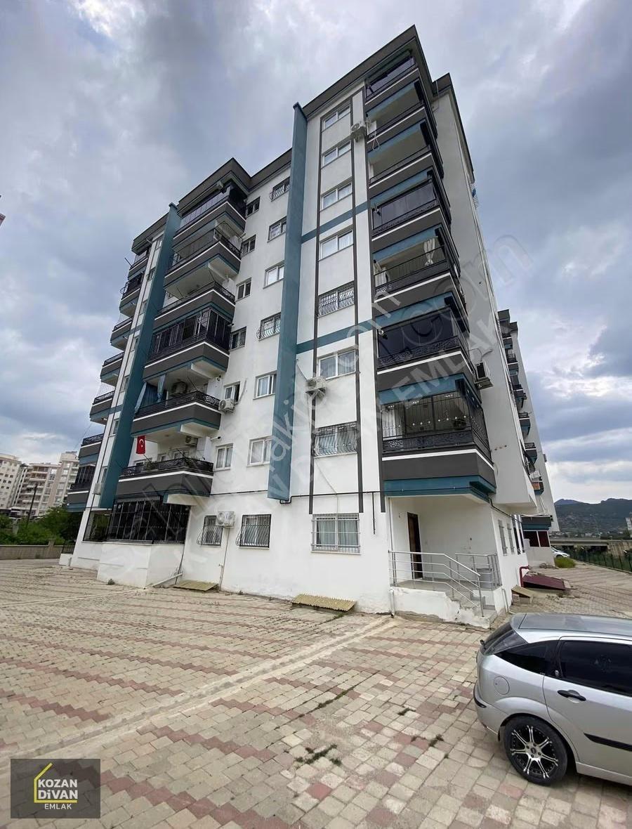 Kozan Divan Emlak'tan Üniversite Kavşağında Full Eşyalı 2+1