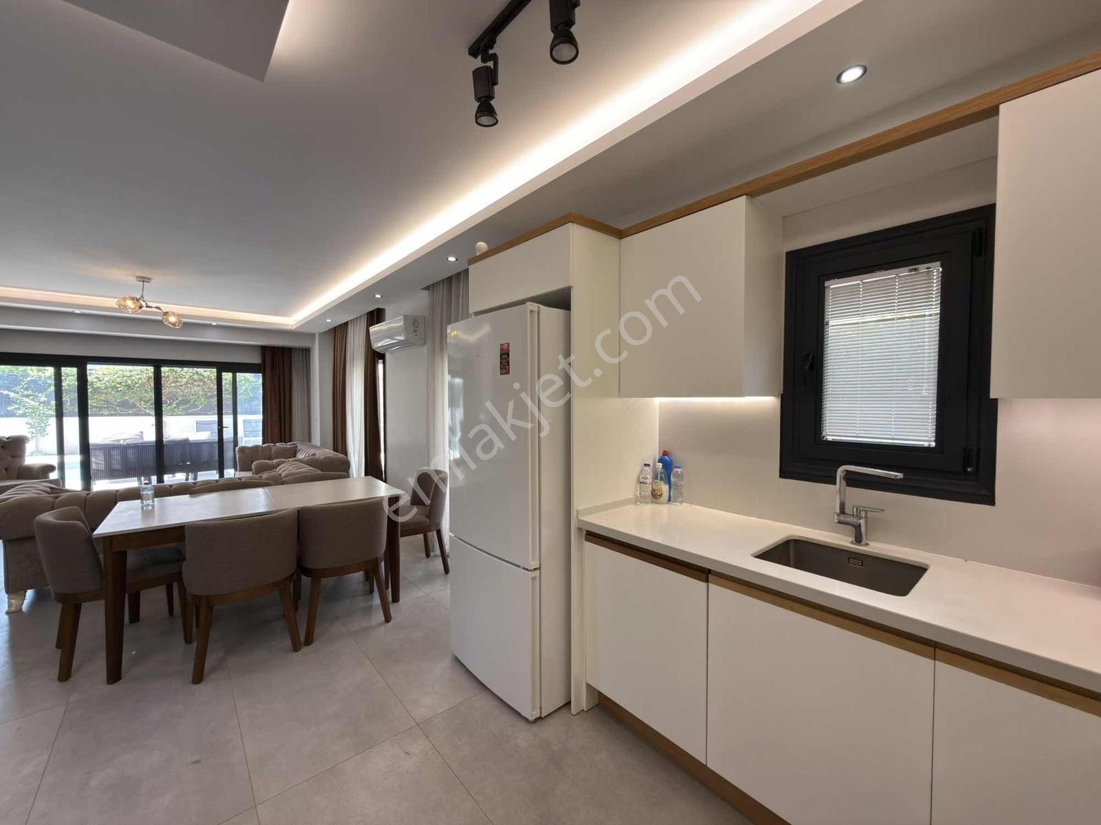 Bahçeşehir Koleji Karşısı Özel Havuzlu 4+1 Tripleks Villa - Görsel 28
