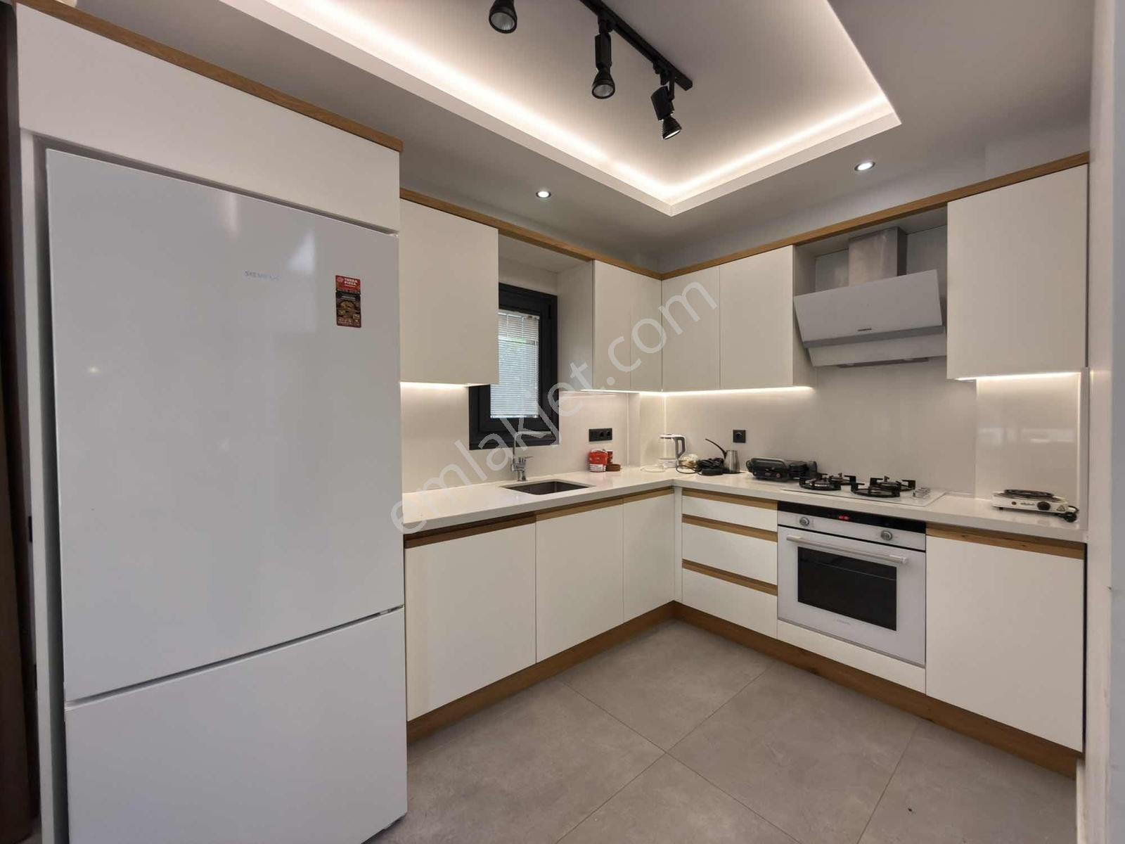 Bahçeşehir Koleji Karşısı Özel Havuzlu 4+1 Tripleks Villa - Görsel 22