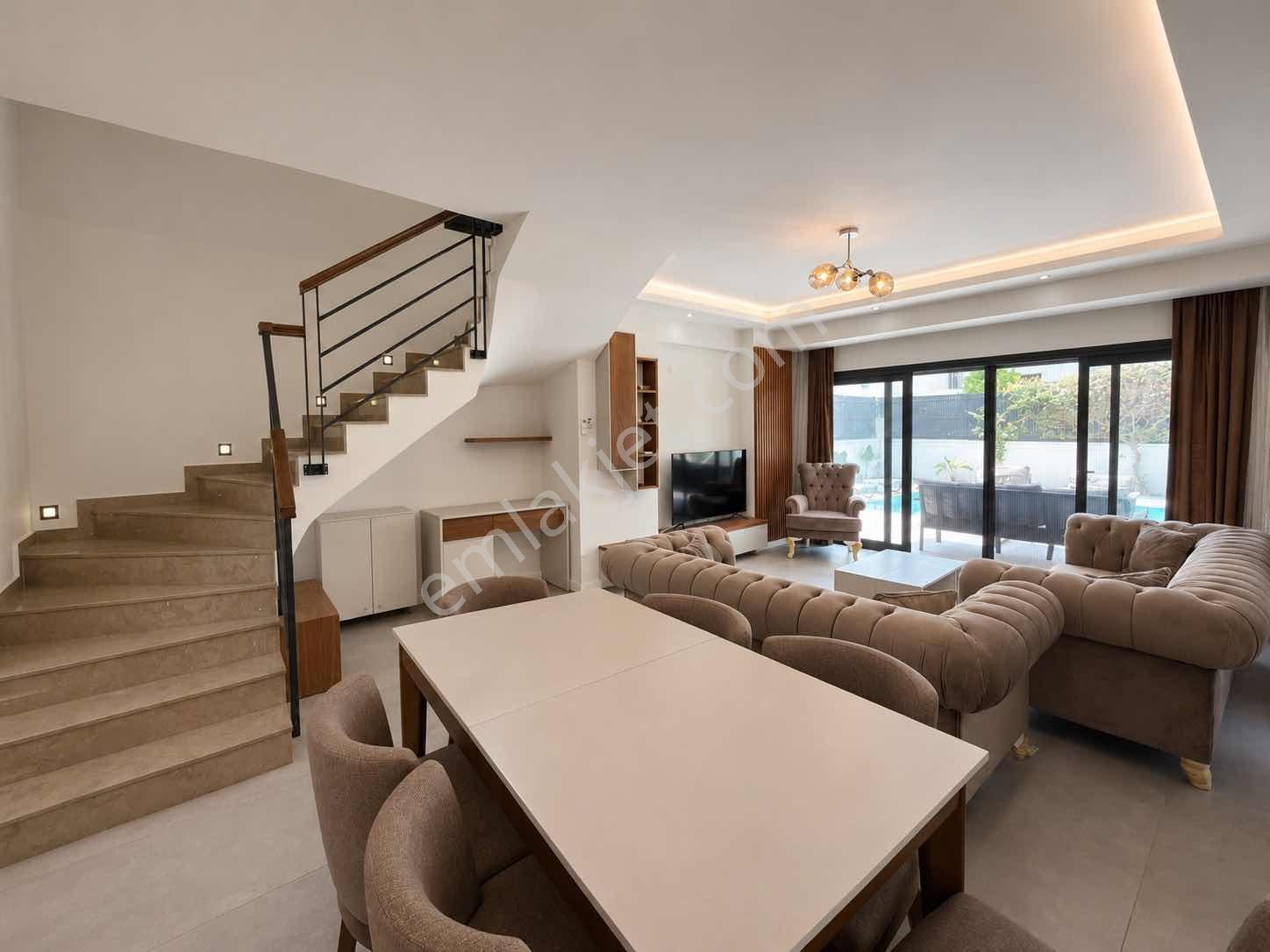 Bahçeşehir Koleji Karşısı Özel Havuzlu 4+1 Tripleks Villa - Görsel 18