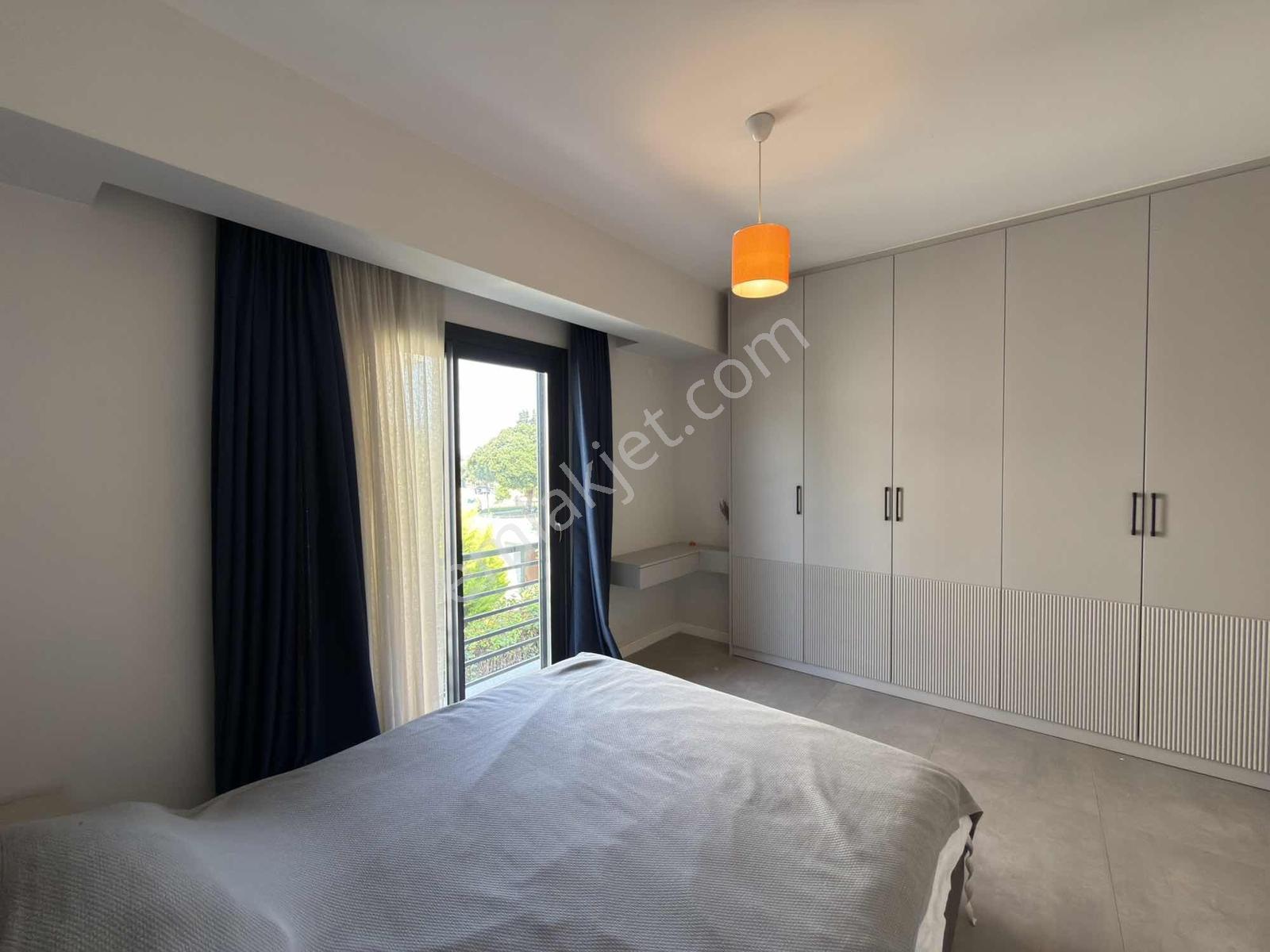 Bahçeşehir Koleji Karşısı Özel Havuzlu 4+1 Tripleks Villa - Görsel 23